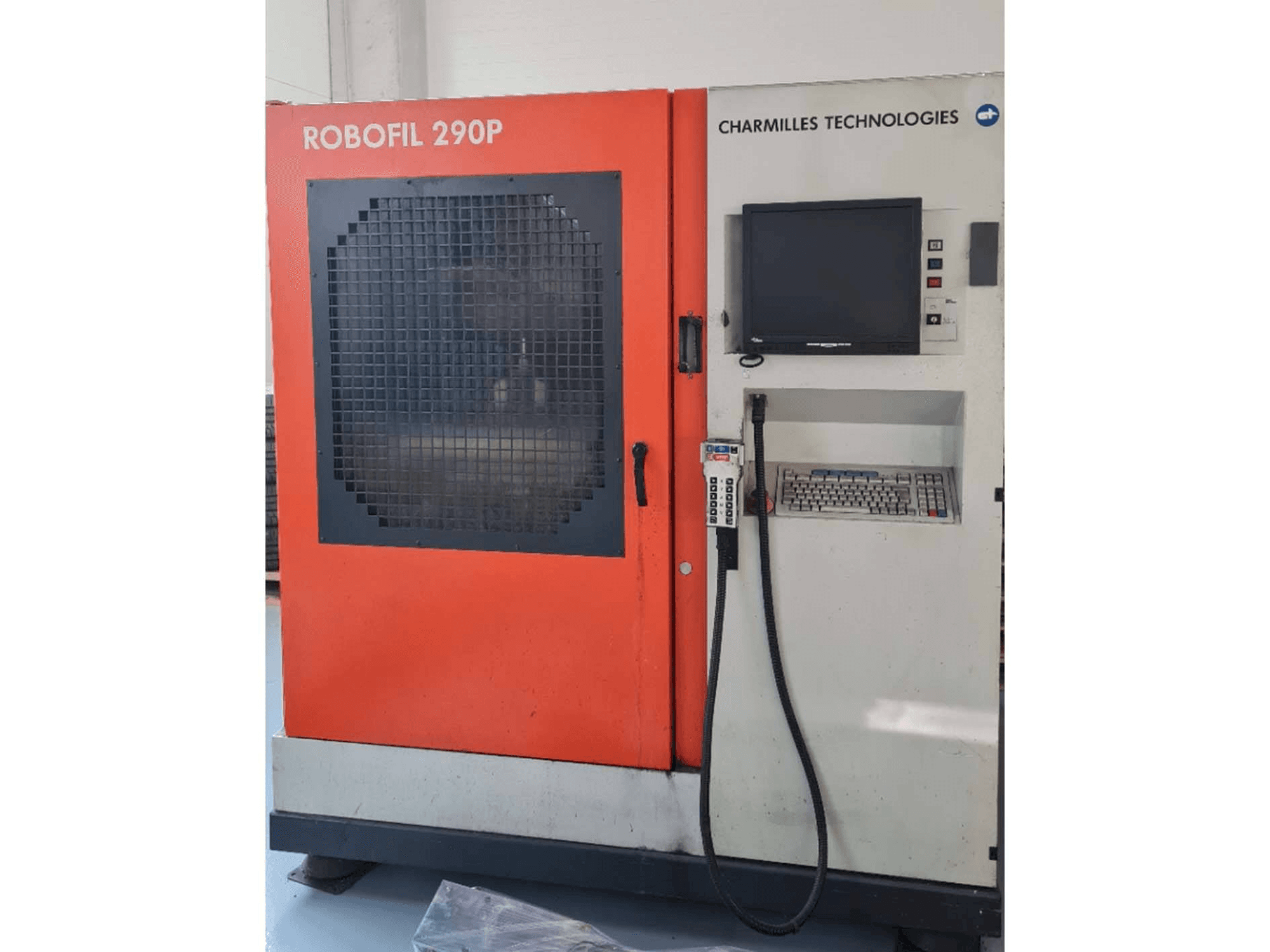 Vooraanzicht van CHARMILLES Robofil 290P machine