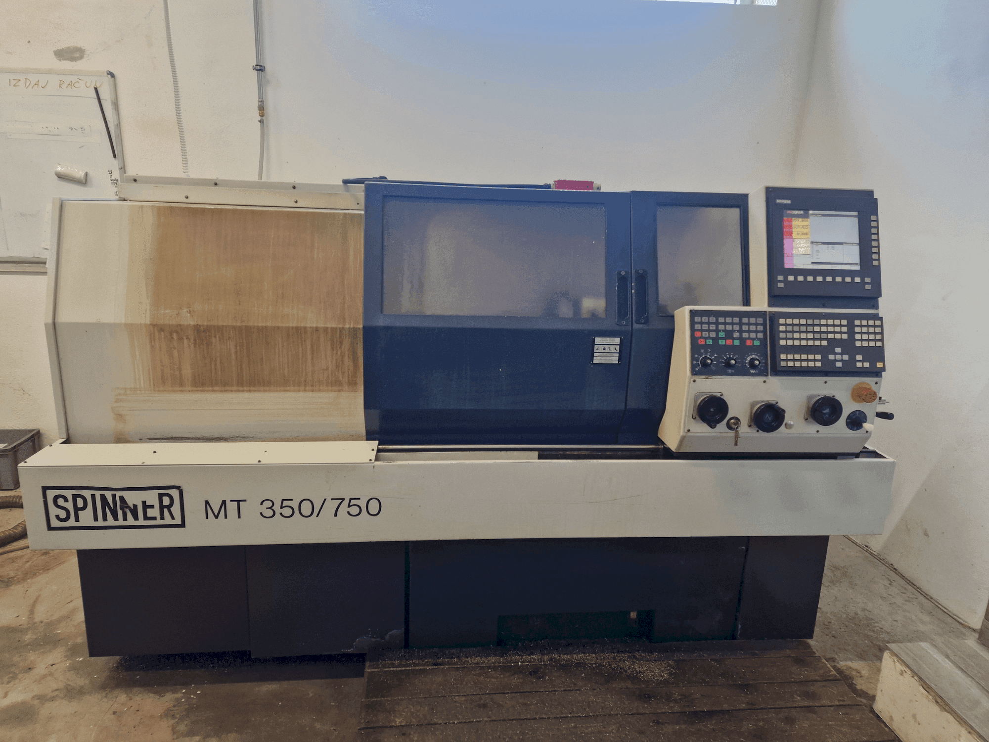 Vooraanzicht van SPINNER MT 350/750 machine