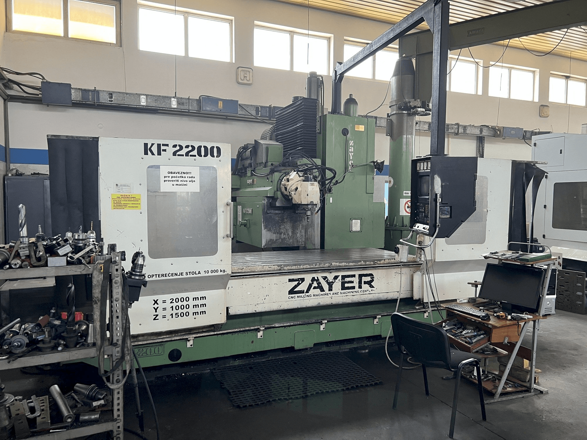 Vooraanzicht van Zayer KF 2200 machine