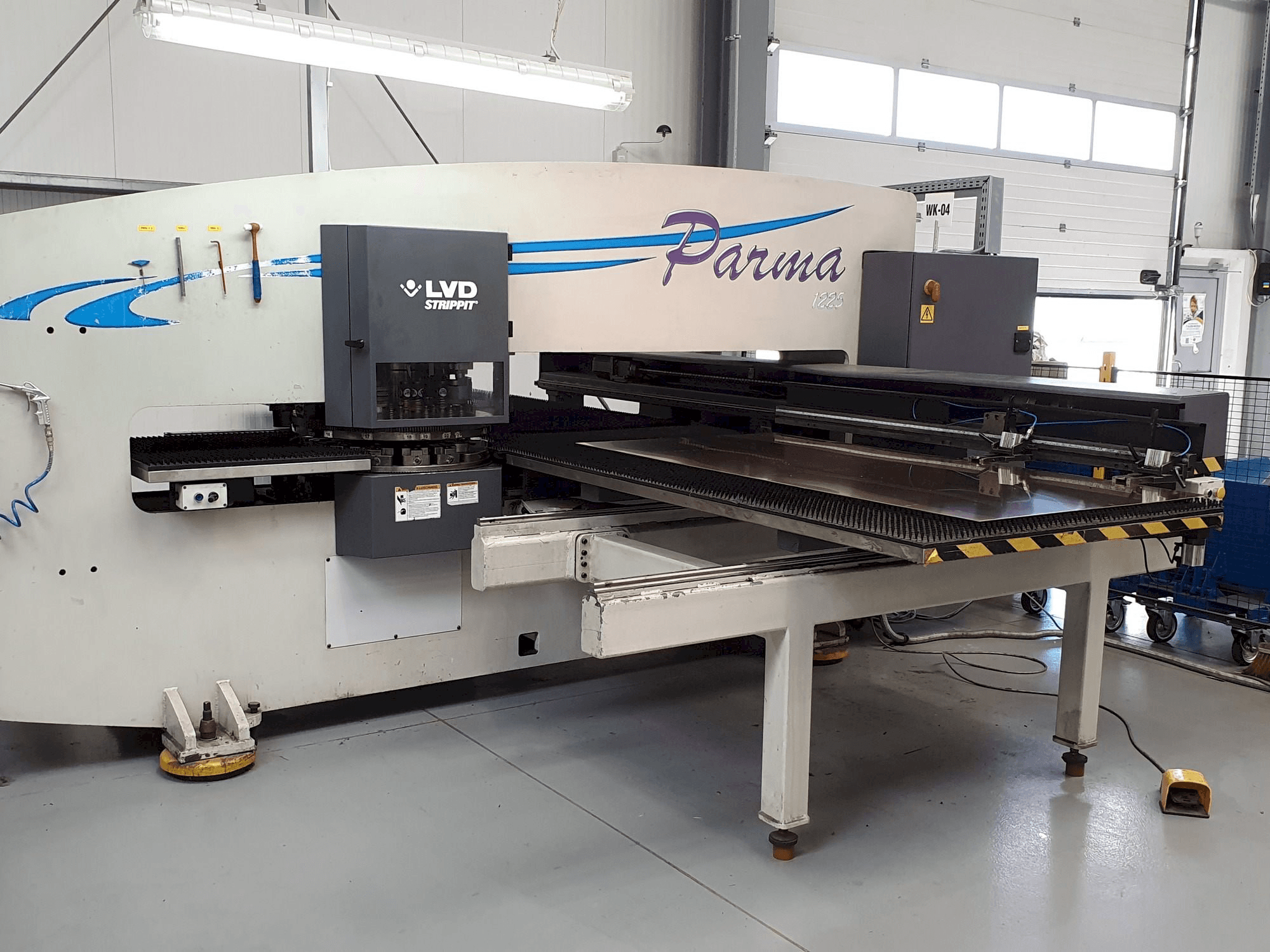 Vooraanzicht van LVD PARMA 1225 TK machine