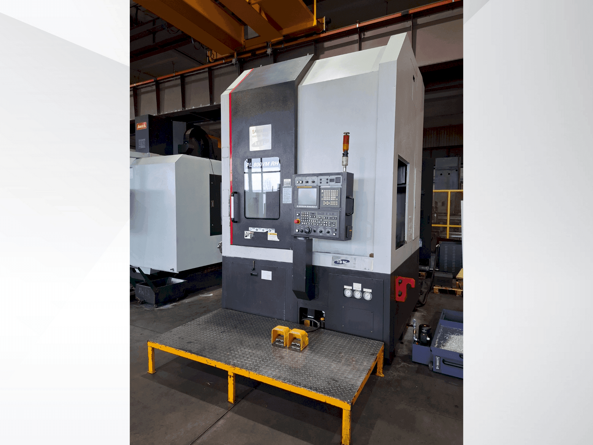 Vooraanzicht van SMEC PL 800VM RH machine