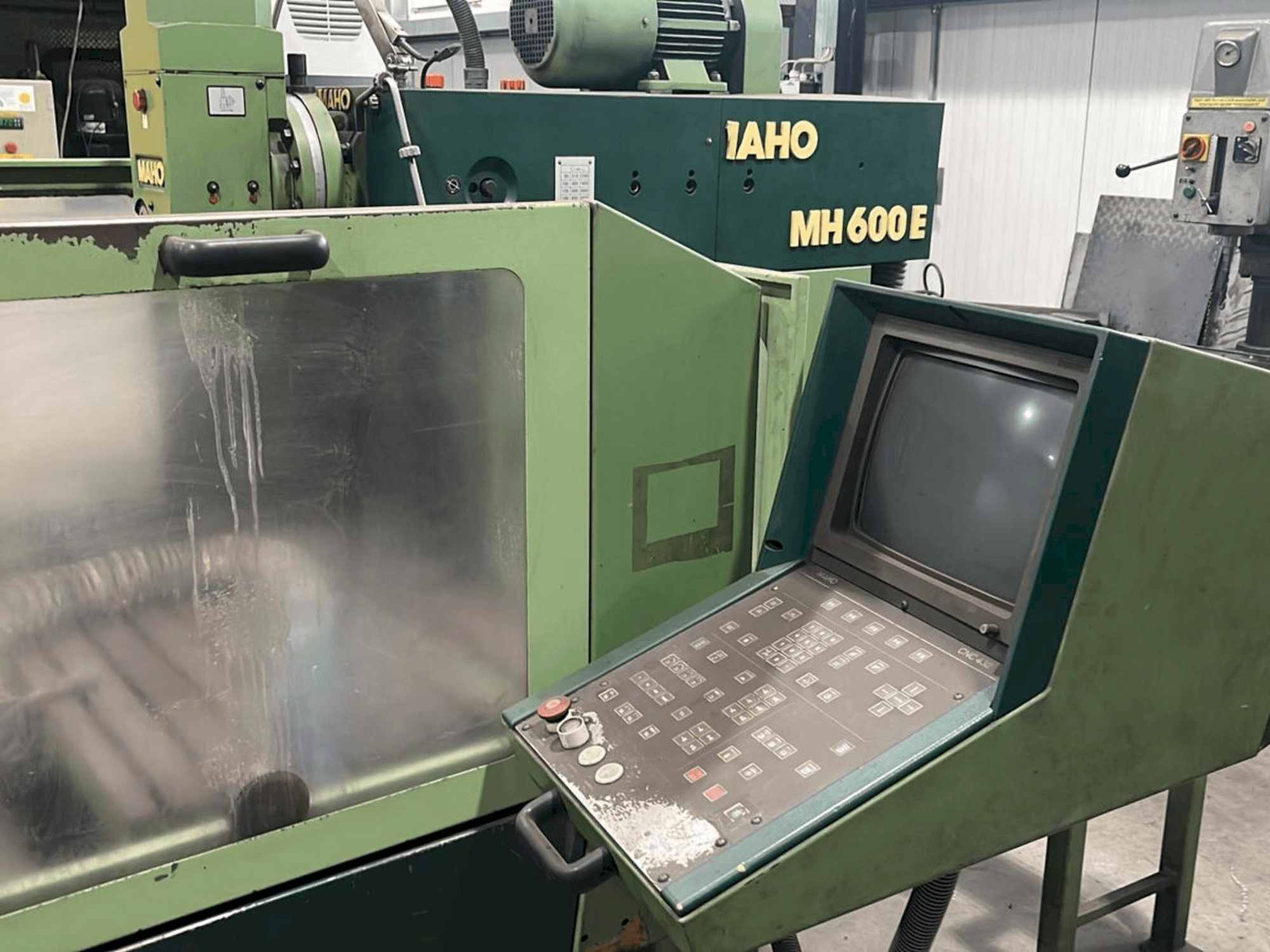 Vooraanzicht van MAHO MH 600 E machine