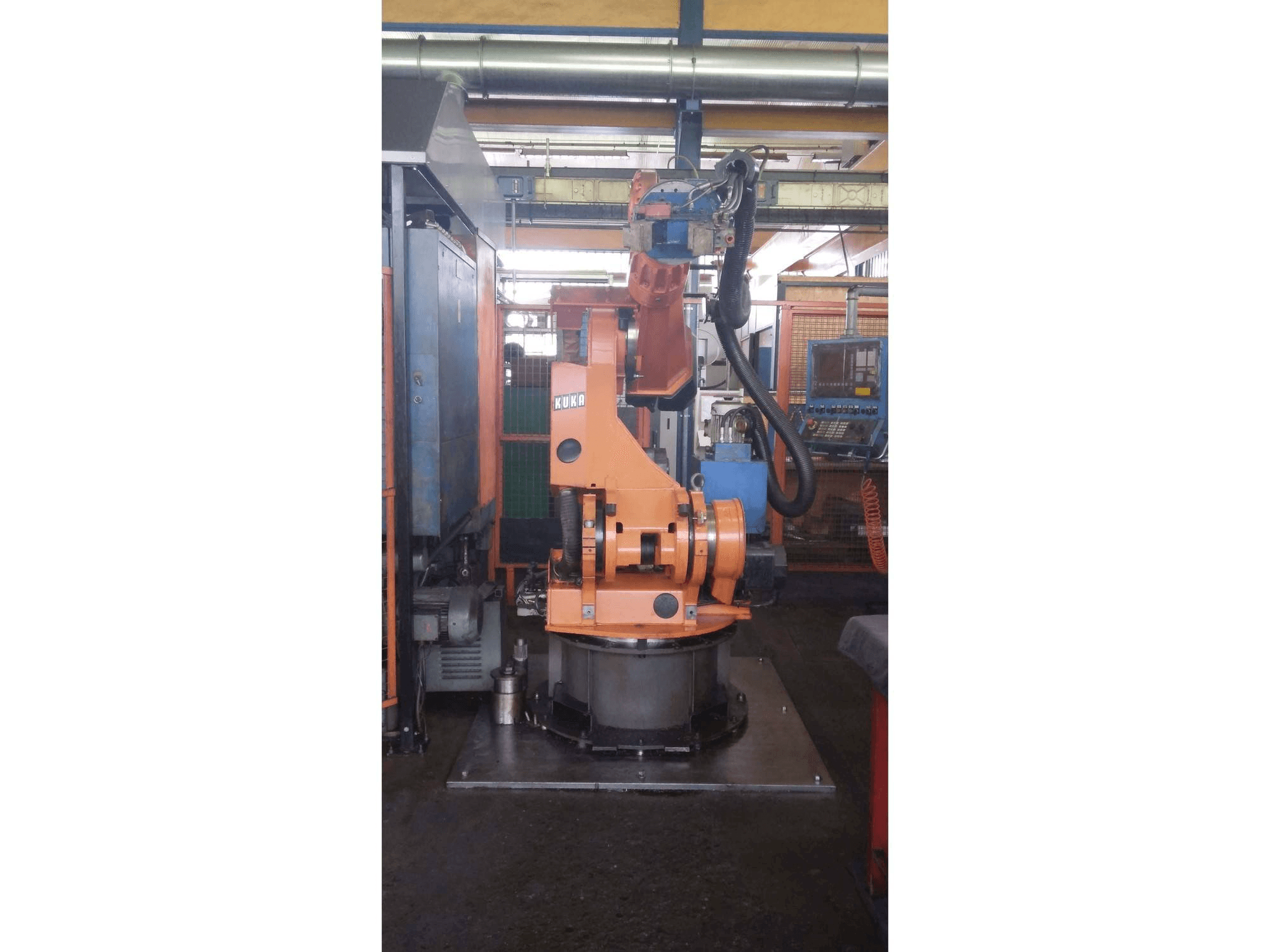 Vooraanzicht van KUKA IR 760/120.0 machine