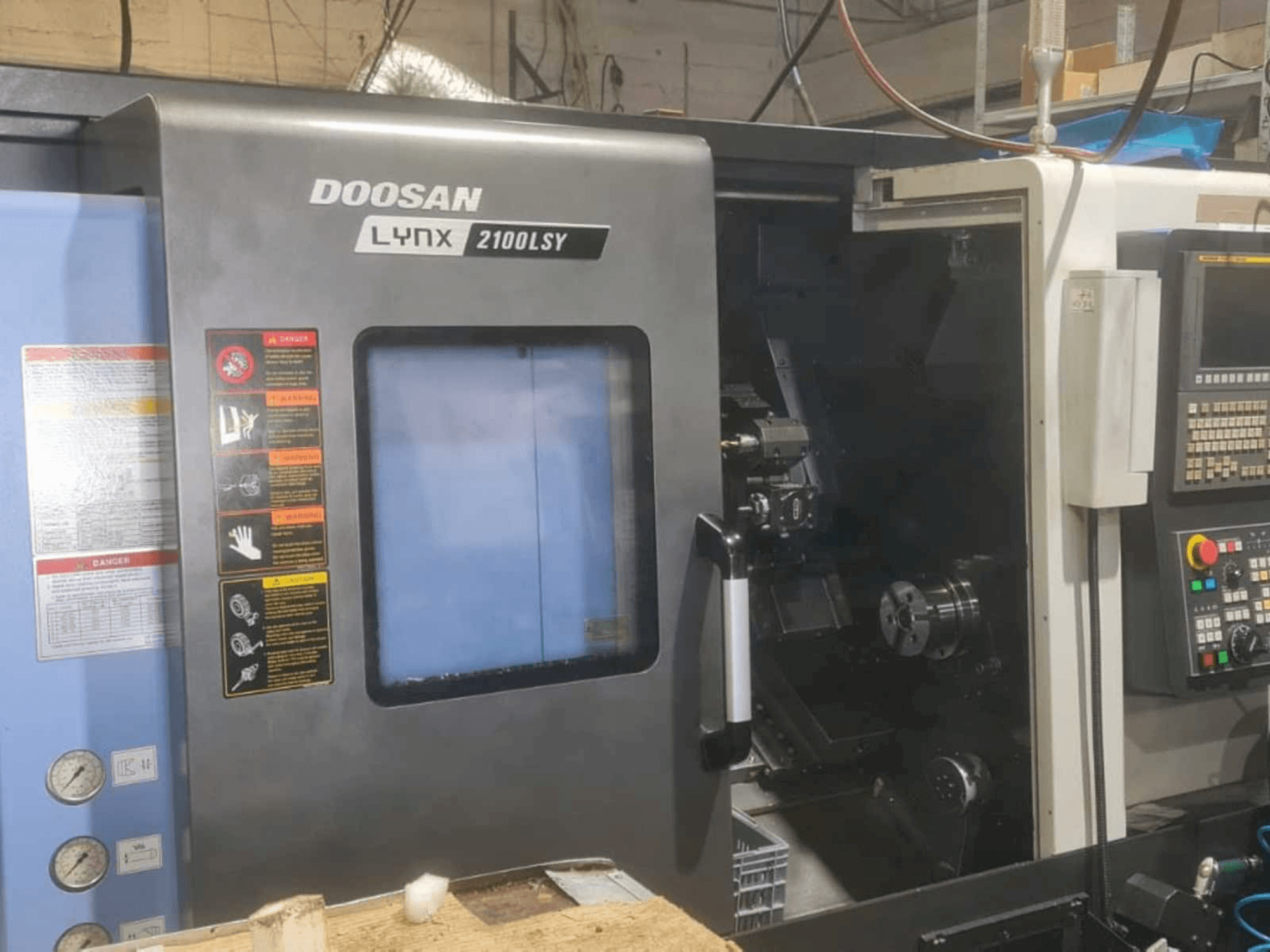 Vooraanzicht van Doosan Lynx series machine