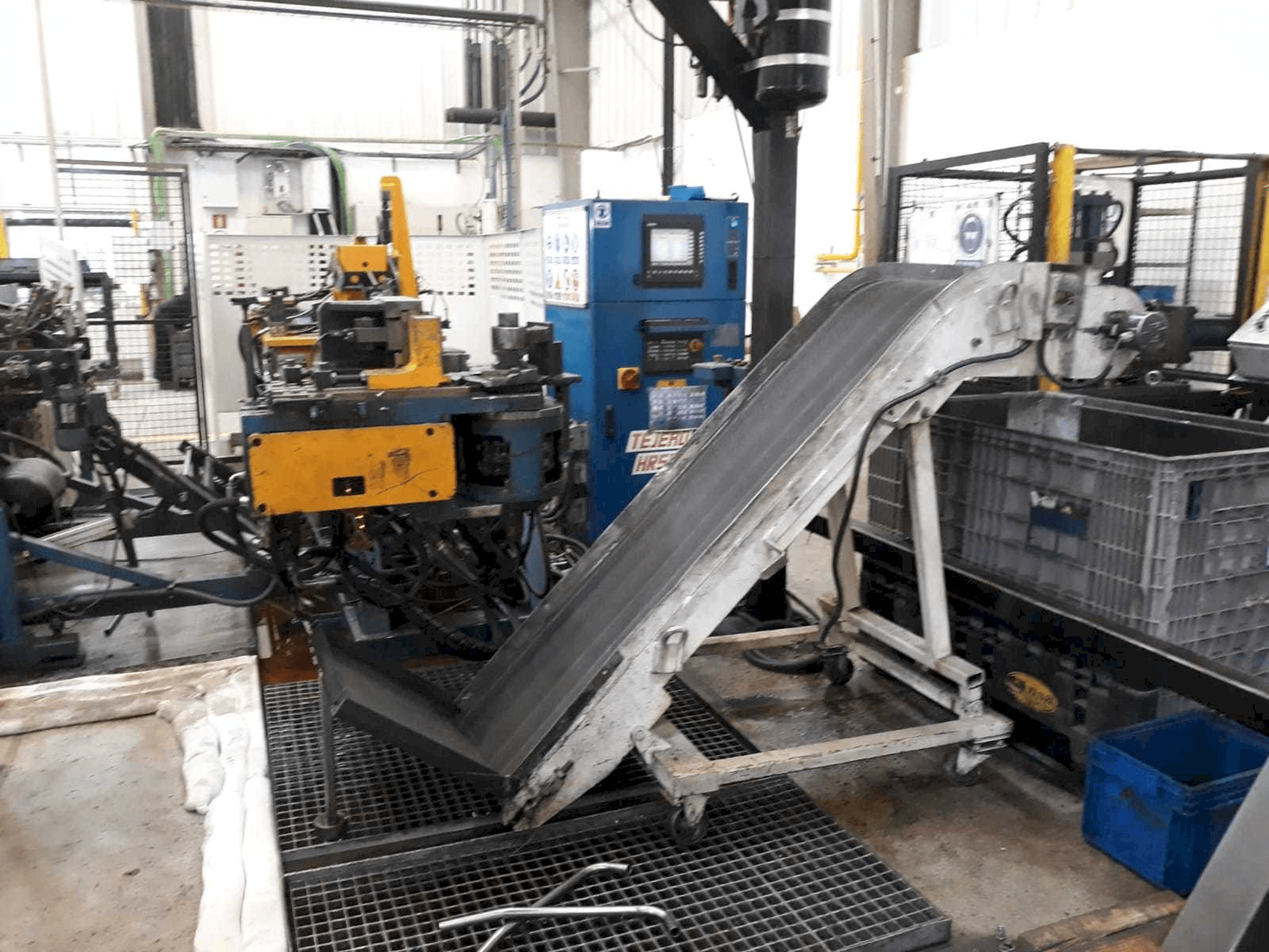 Vooraanzicht van Tejero HR-50-CNC machine