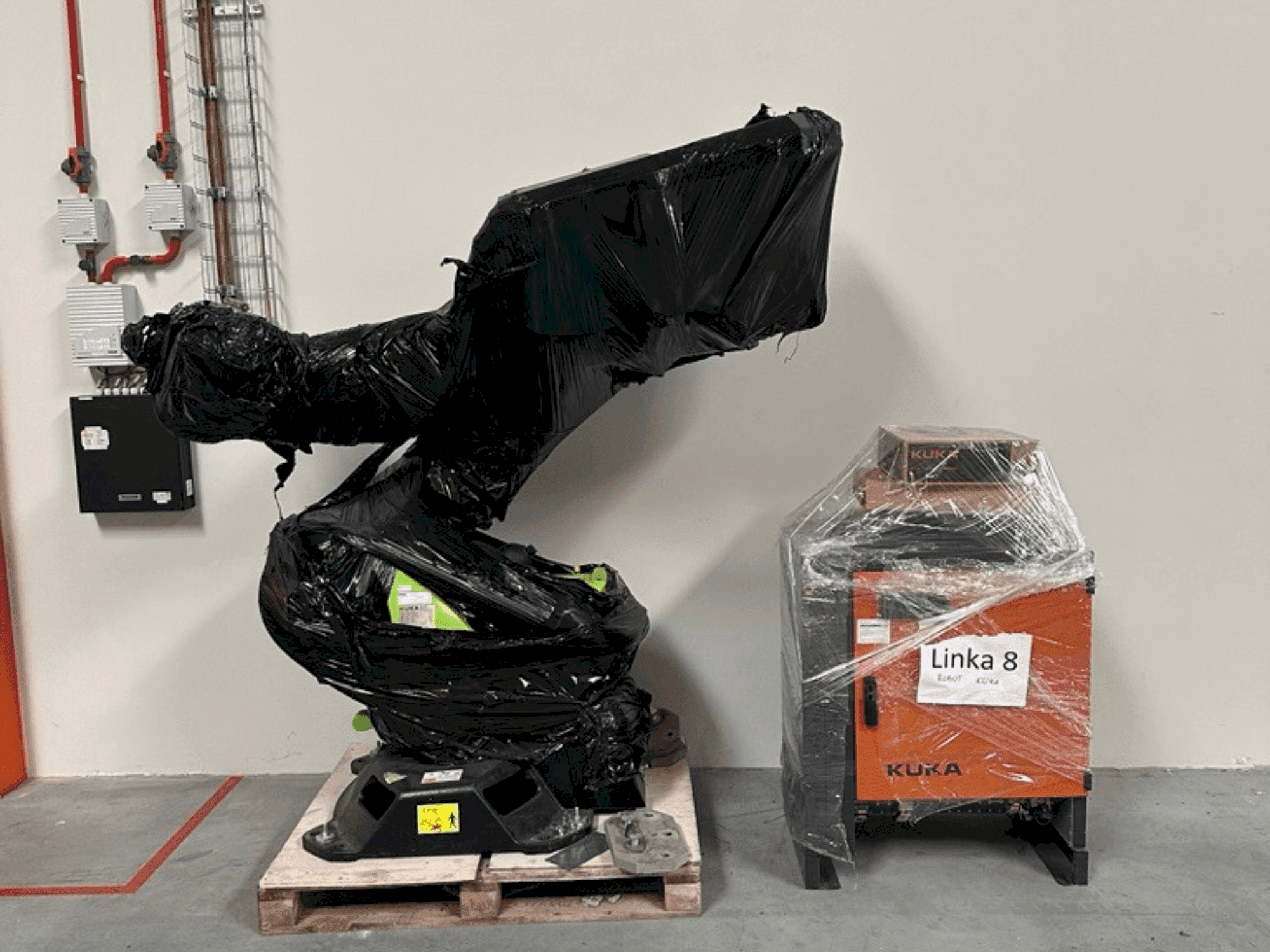 Vooraanzicht van KUKA KR-90 R3100 machine