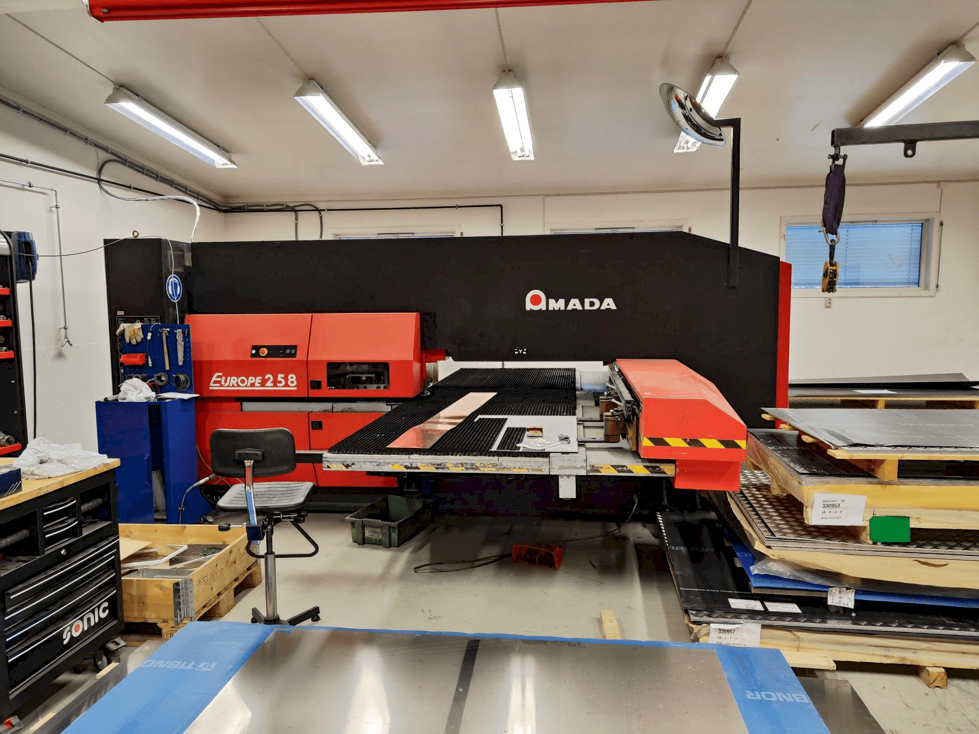 Vooraanzicht van AMADA EUROPE 258 machine