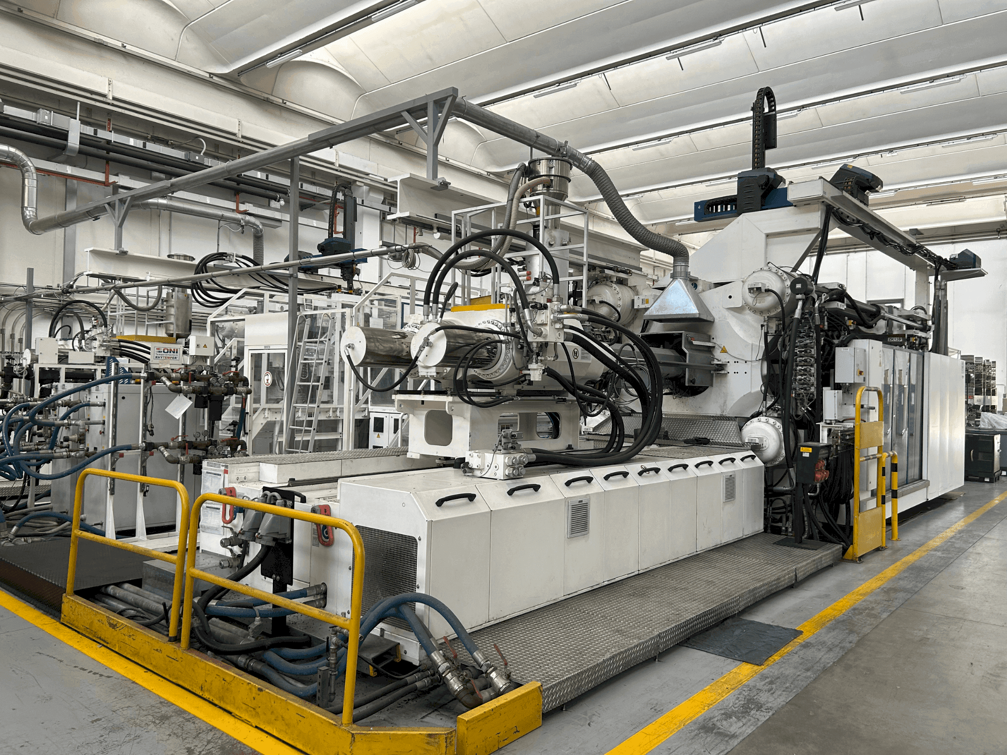 Vooraanzicht van Engel Duo 7050/1100WPX machine