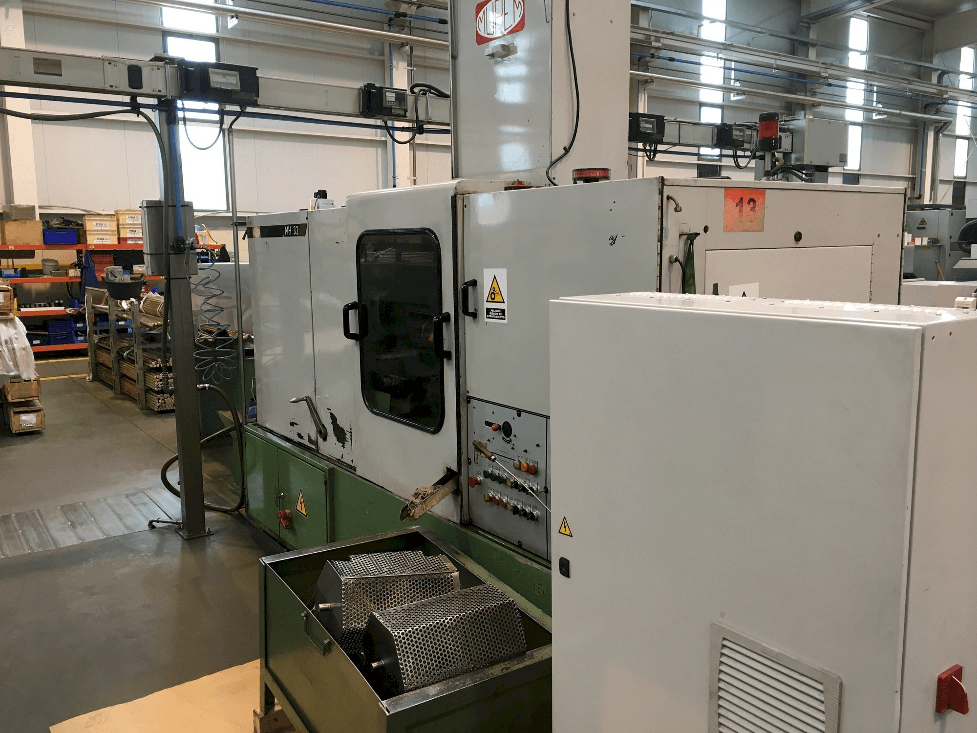 Vooraanzicht van Mupem MH 32 machine