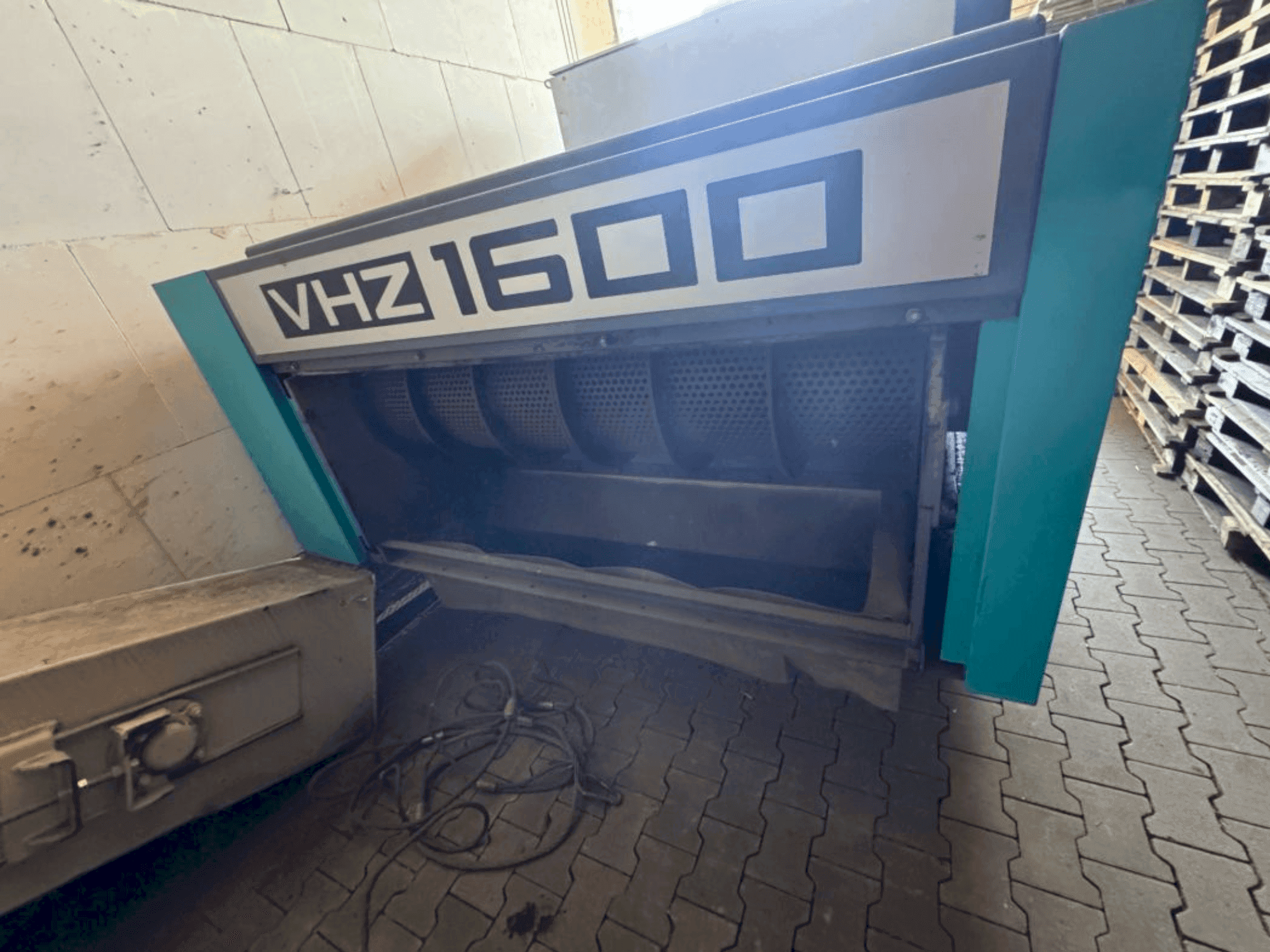 Vooraanzicht van VECOPLAN VHZ 1600 machine