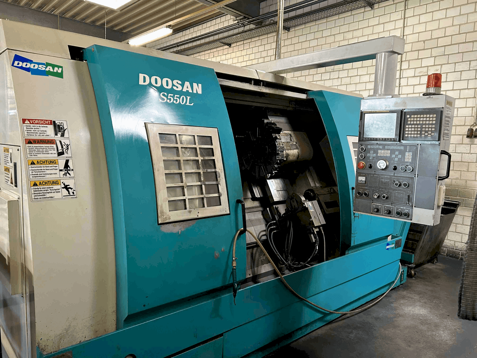 Vooraanzicht van DOOSAN S550L machine