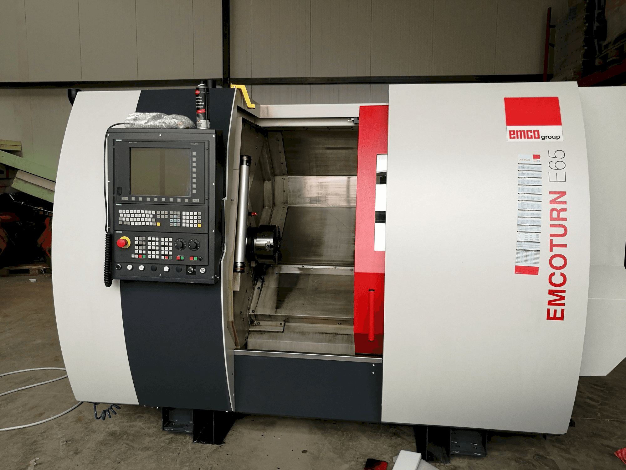 Vooraanzicht van EMCO Emcoturn E65 machine