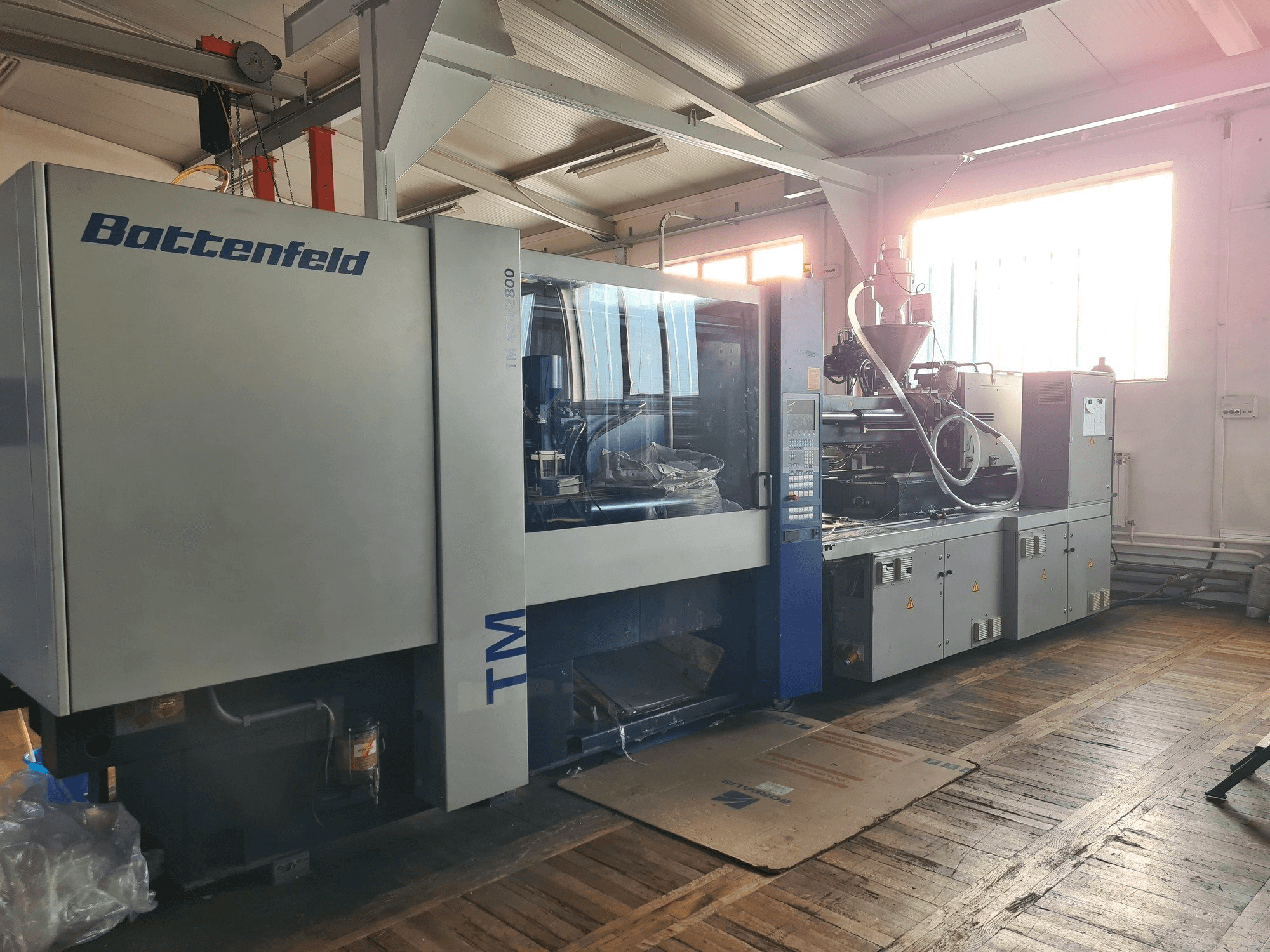 Vooraanzicht van Battenfeld TM 450/2800 machine