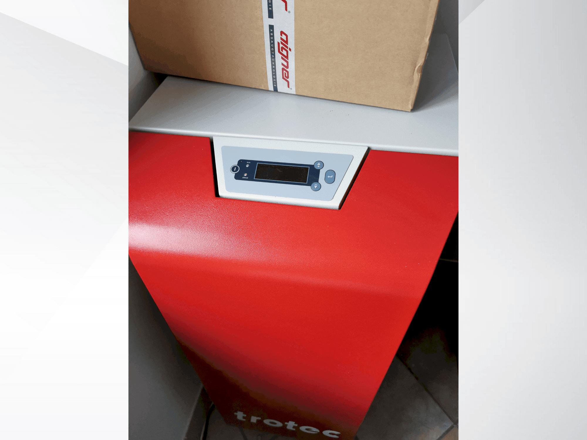 Vooraanzicht van Trotec 8060 Q400 RF machine