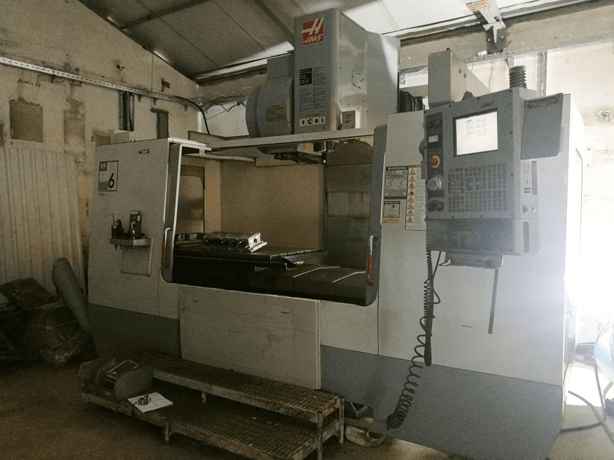 Vooraanzicht van HAAS VF-6B/40HE machine