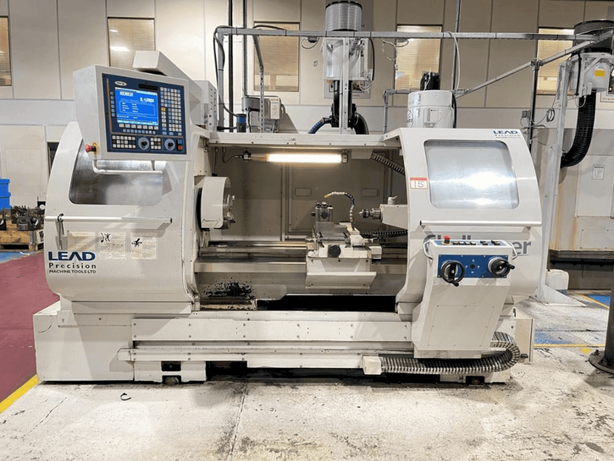 Vooraanzicht van MICROCUT Challenger BNC-1840 machine