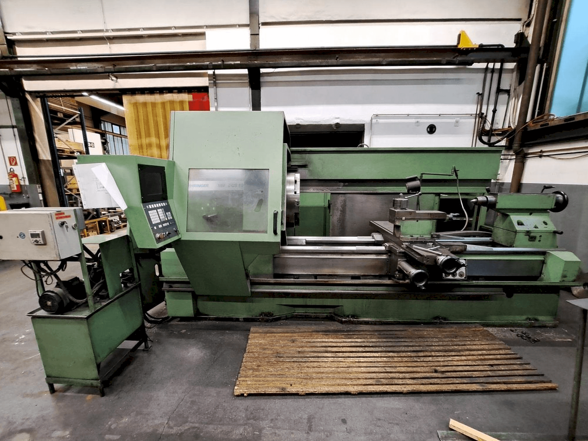 Vooraanzicht van BOEHRINGER VDF DUS 1000 machine
