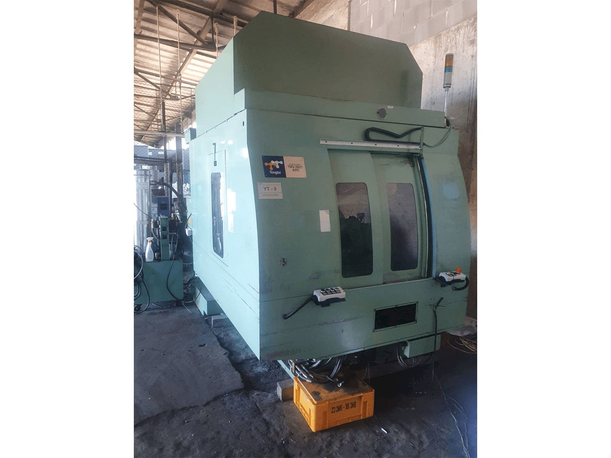 Vooraanzicht van Tongtai TMV 510/APC machine