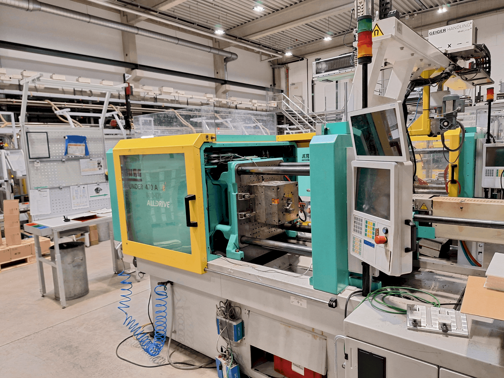 Vooraanzicht van Arburg 470 A 800-170 machine