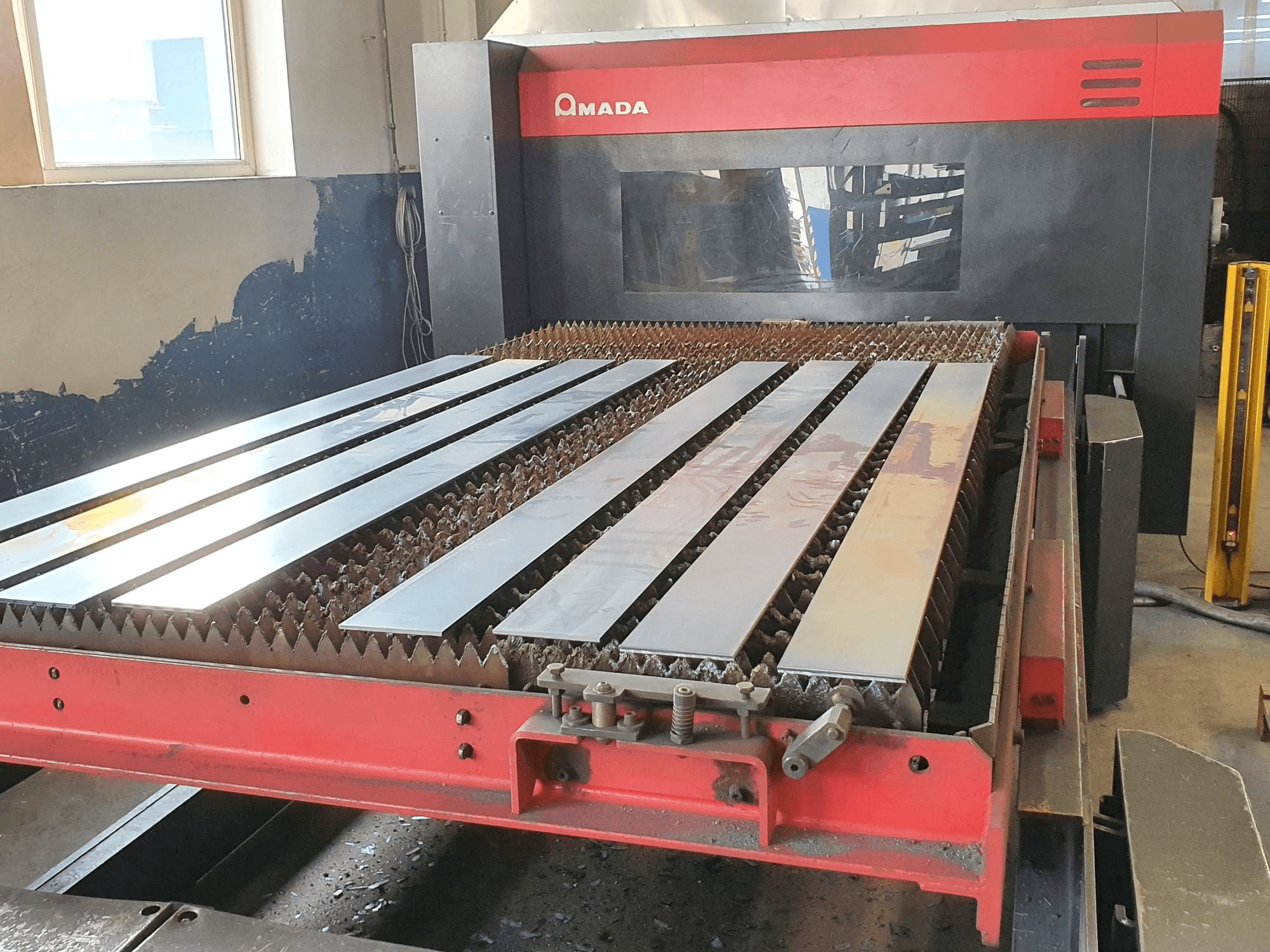 Vooraanzicht van AMADA FO-3015 MII NT CI machine