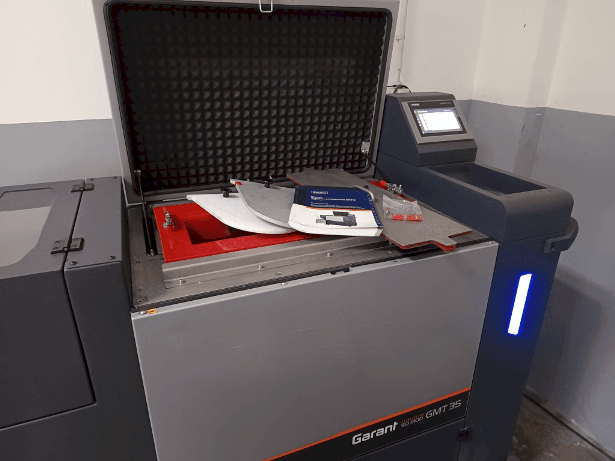 Vooraanzicht van HOFMANN GMT 35 machine