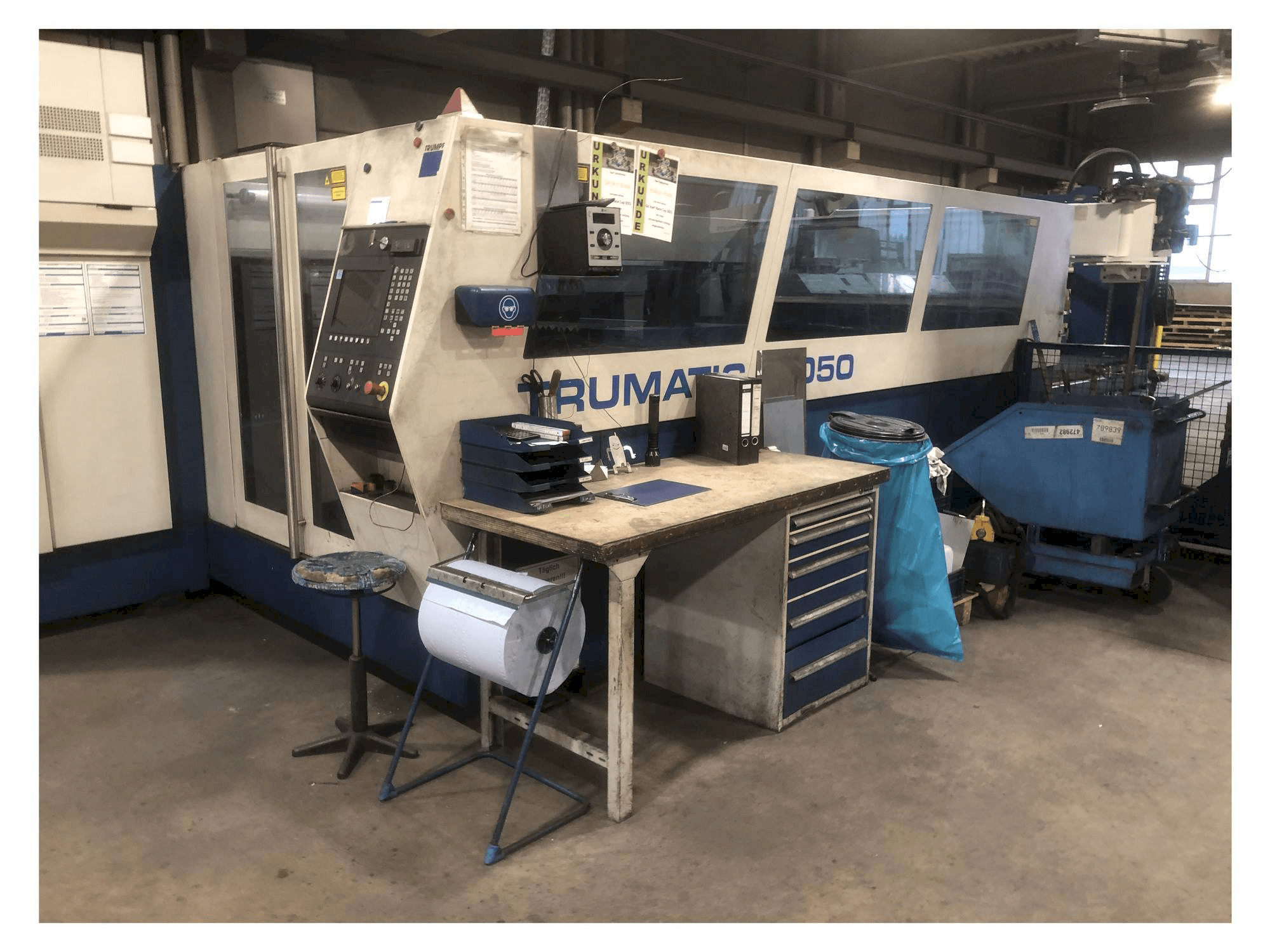 Vooraanzicht van TRUMPF Trumatic L3050 machine