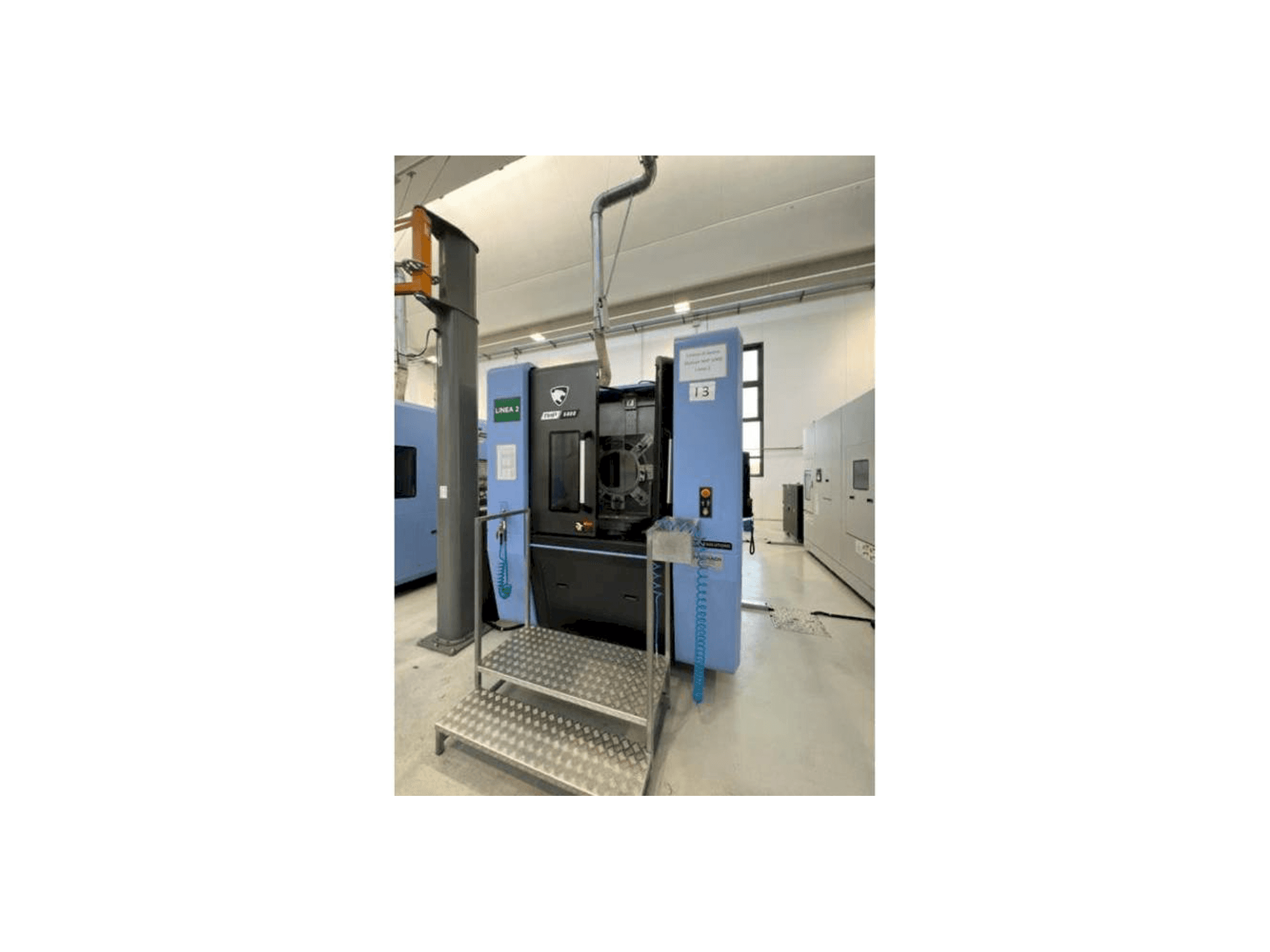 Vooraanzicht van Doosan NHP 5000 machine