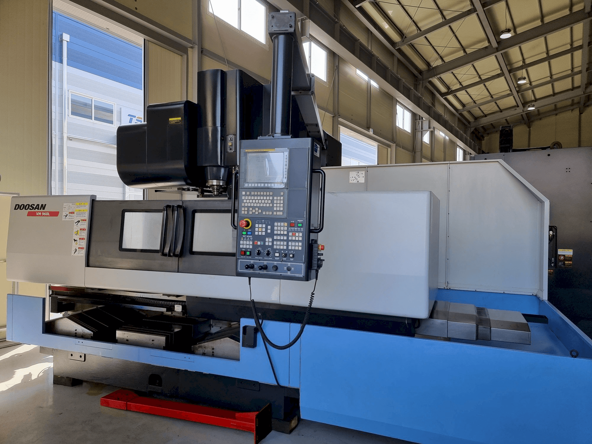 Vooraanzicht van Doosan VM 960L machine