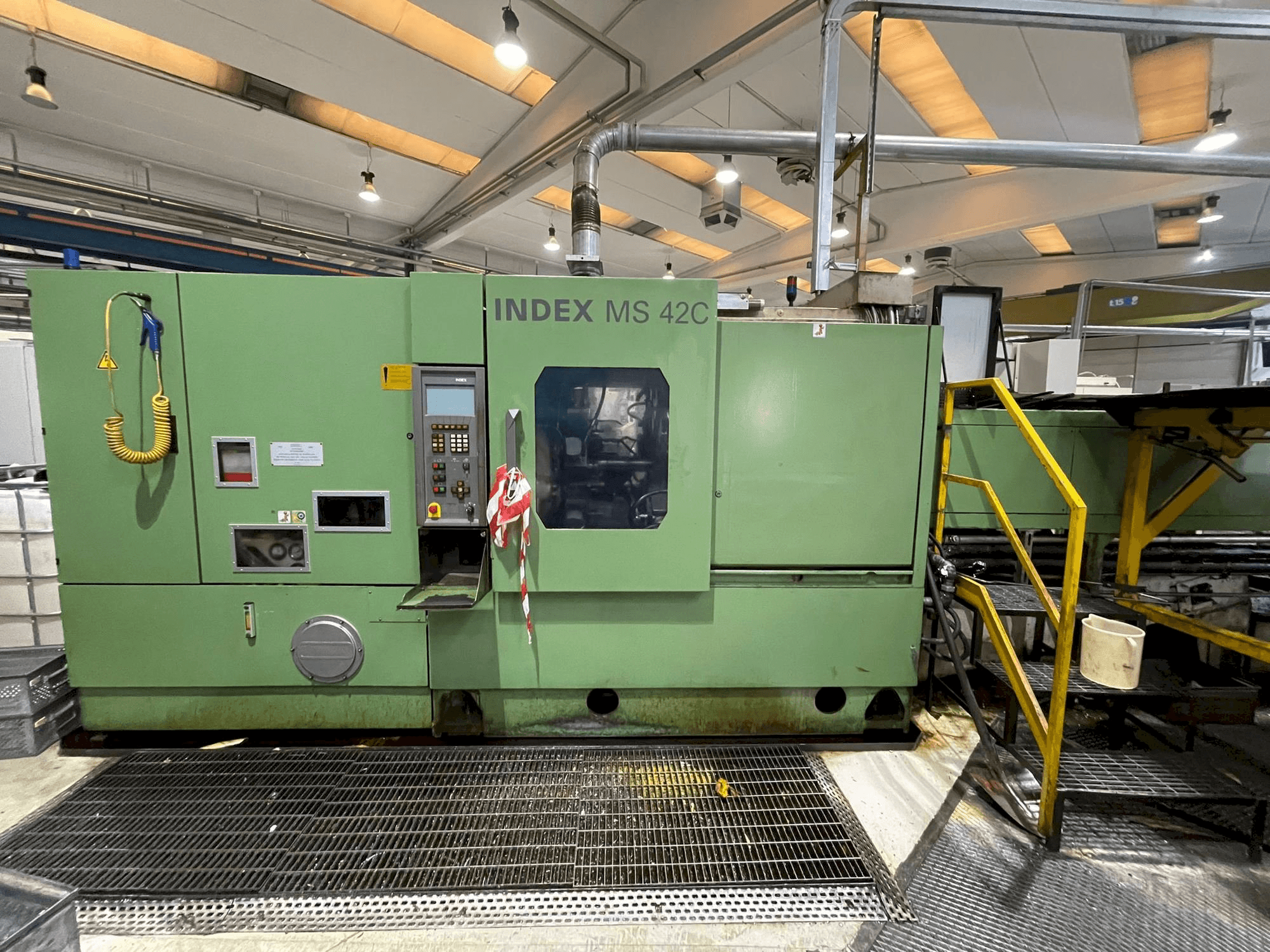 Vooraanzicht van Index MS 42C machine