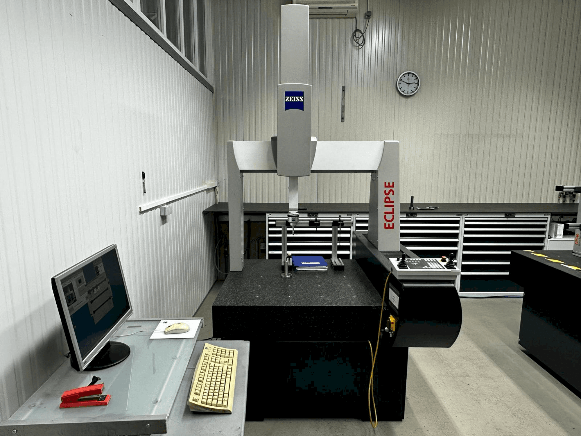 Vooraanzicht van ZEISS Eclipse CNC 07/07/06 machine
