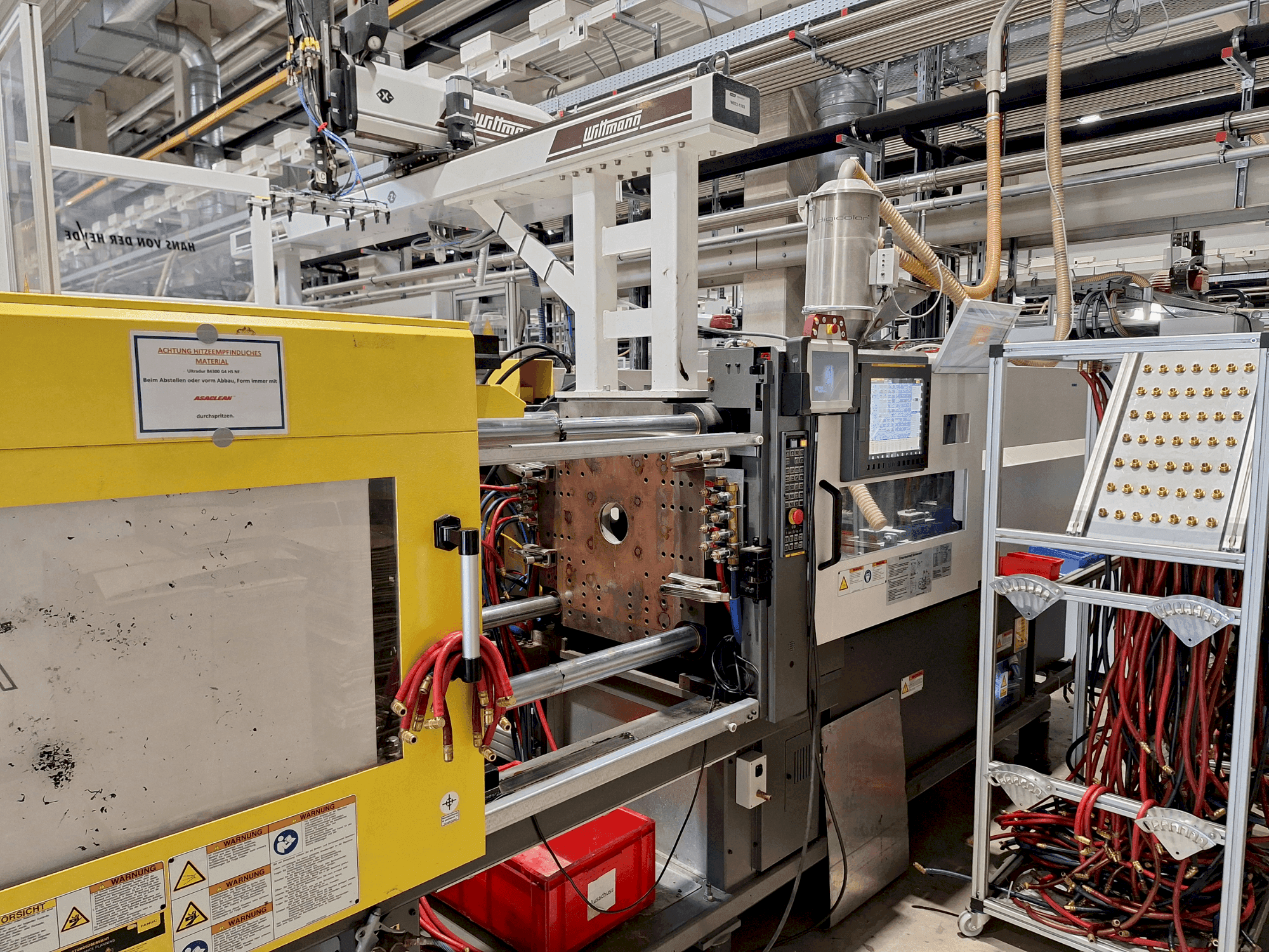 Vooraanzicht van FANUC Roboshot S130iA machine