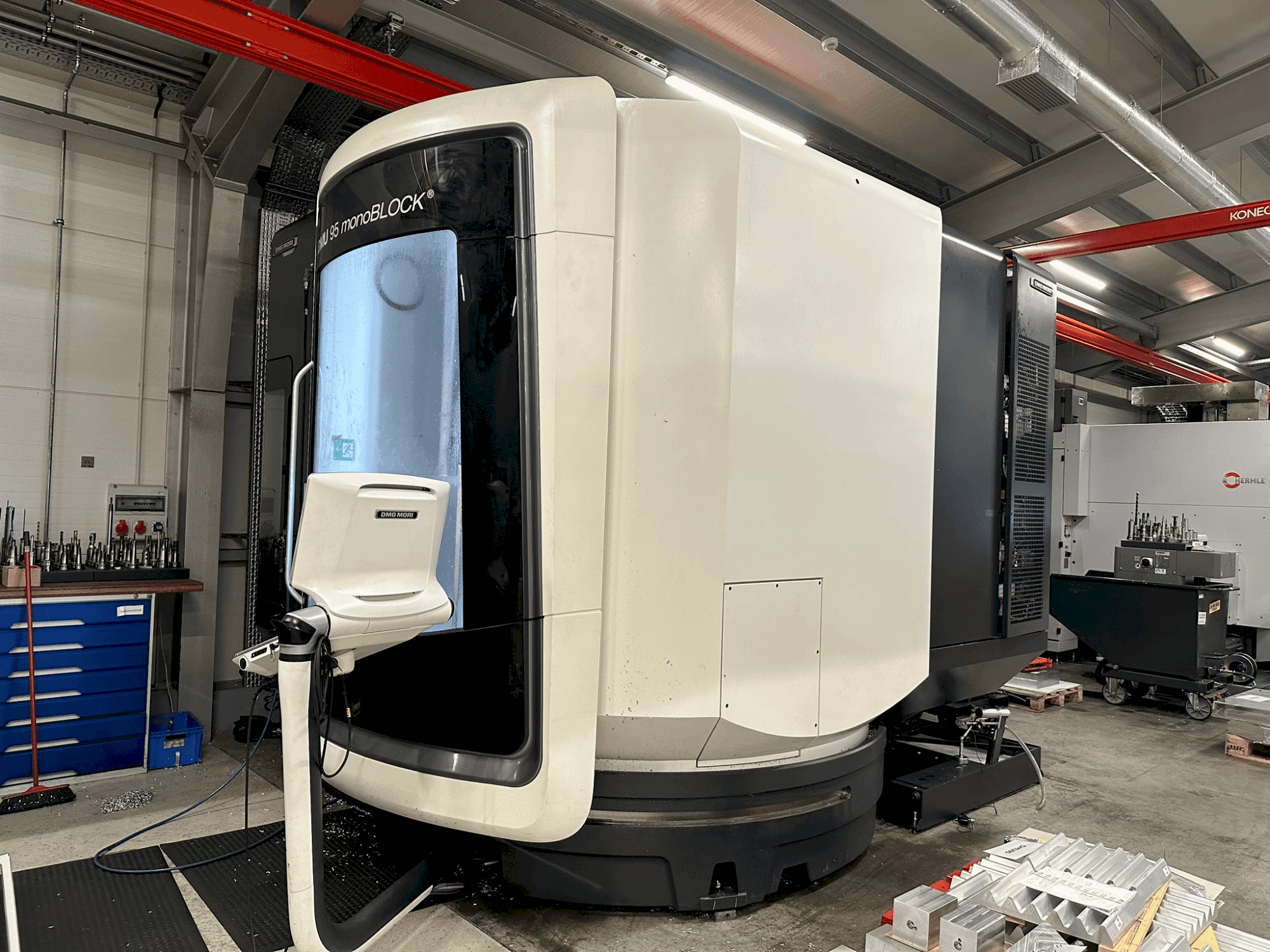 Vooraanzicht van DMG MORI DMU 95 monoBLOCK (2021) machine