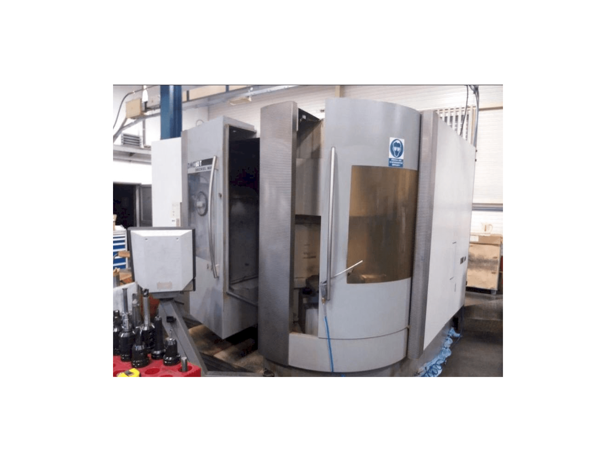 Vooraanzicht van DECKEL MAHO DMC 60T machine