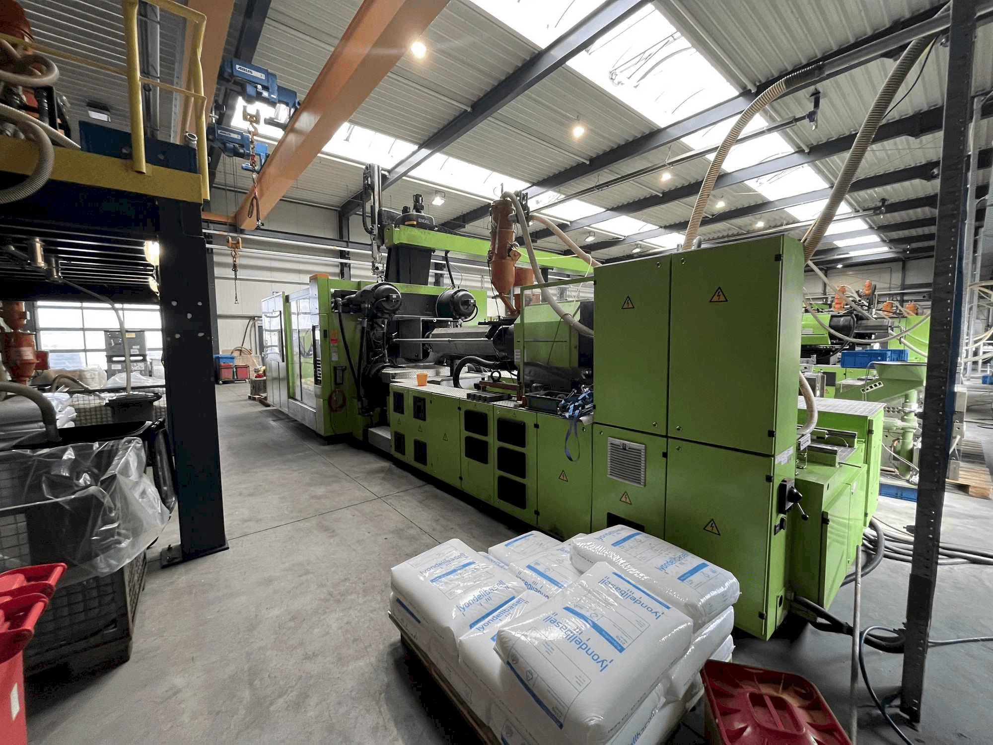 Vooraanzicht van Engel ES 7050/900 DUO machine