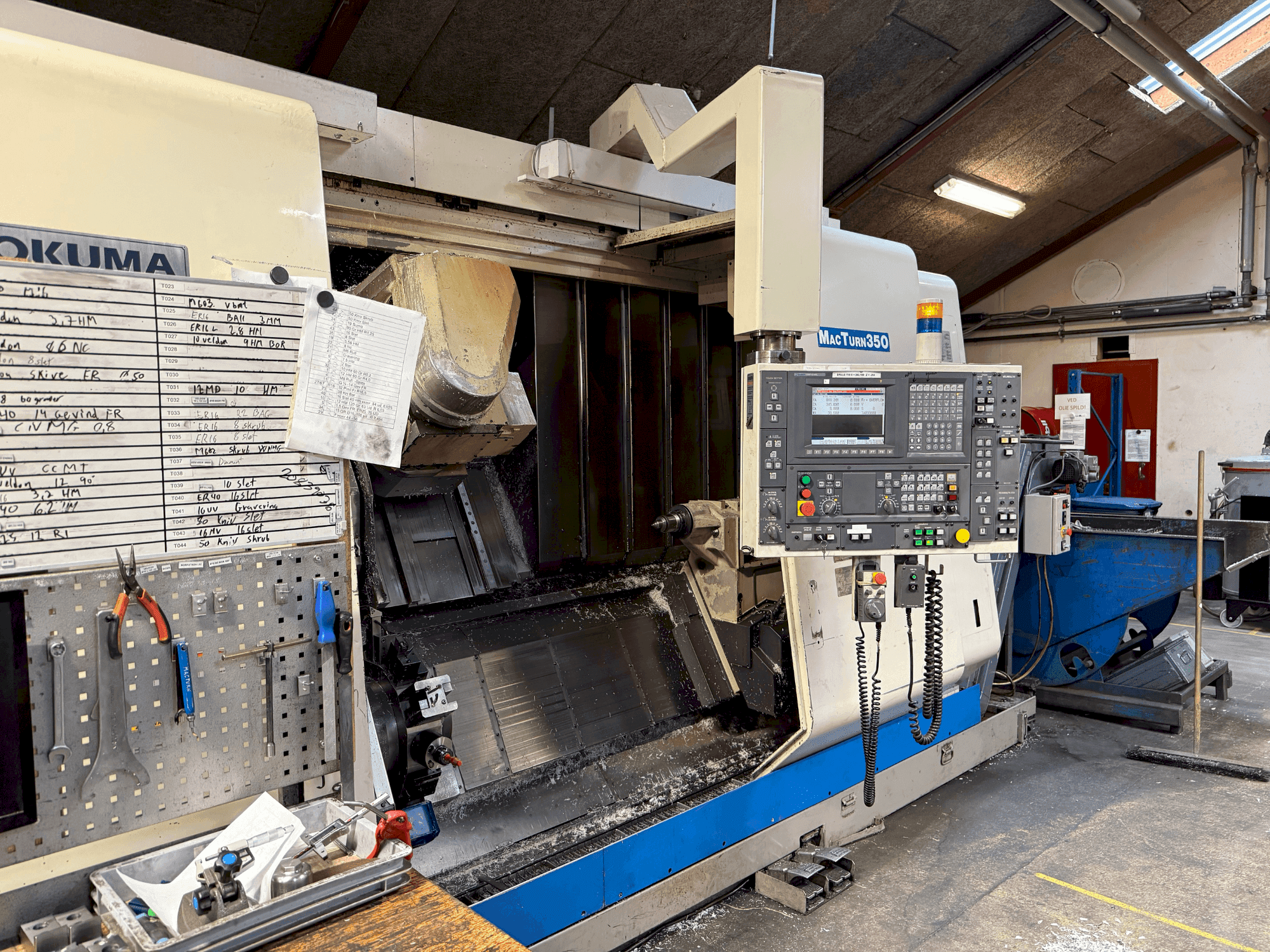 Vooraanzicht van Okuma MacTurn 350 machine