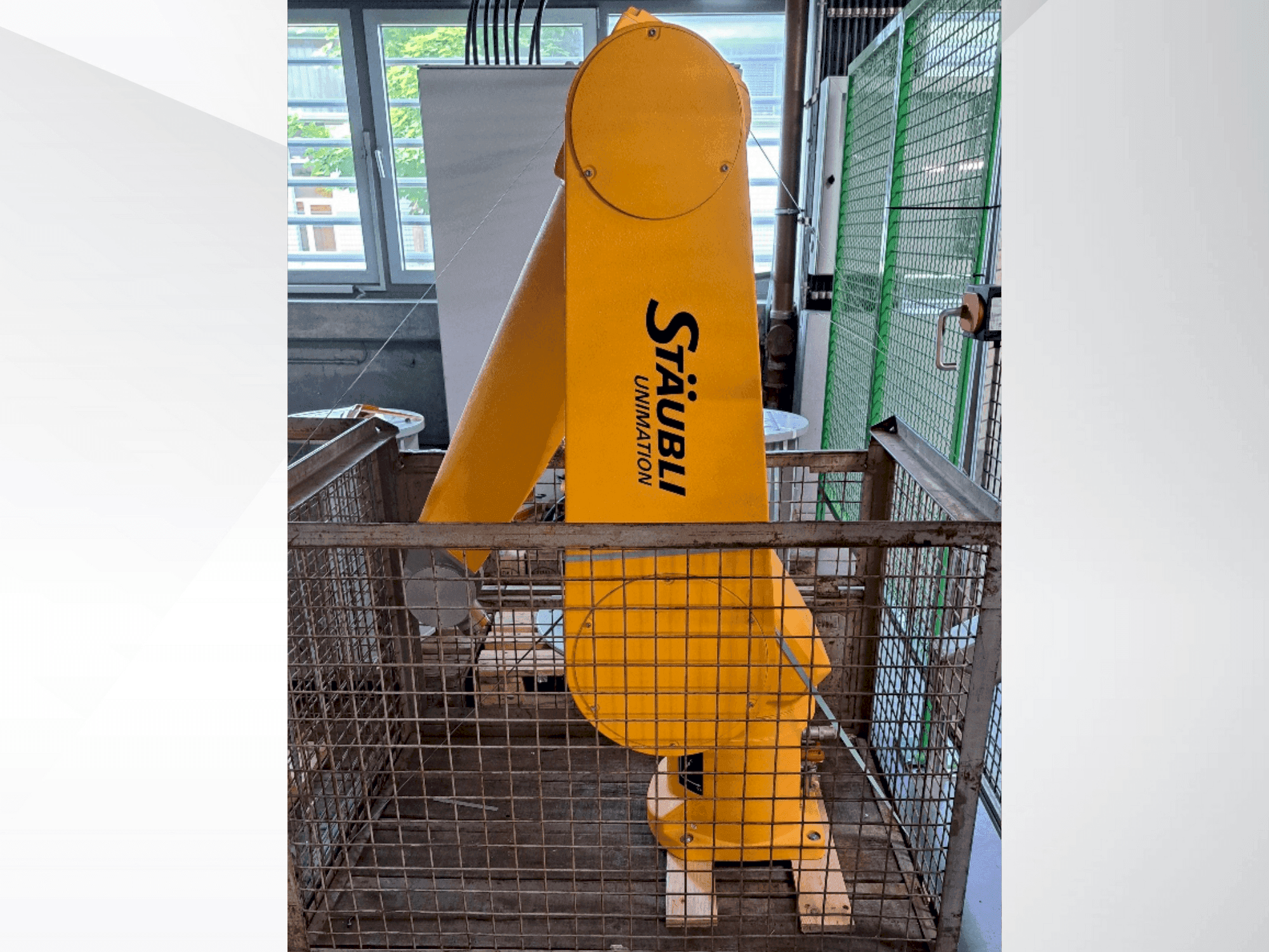 Vooraanzicht van STAUBLI RX160 L machine