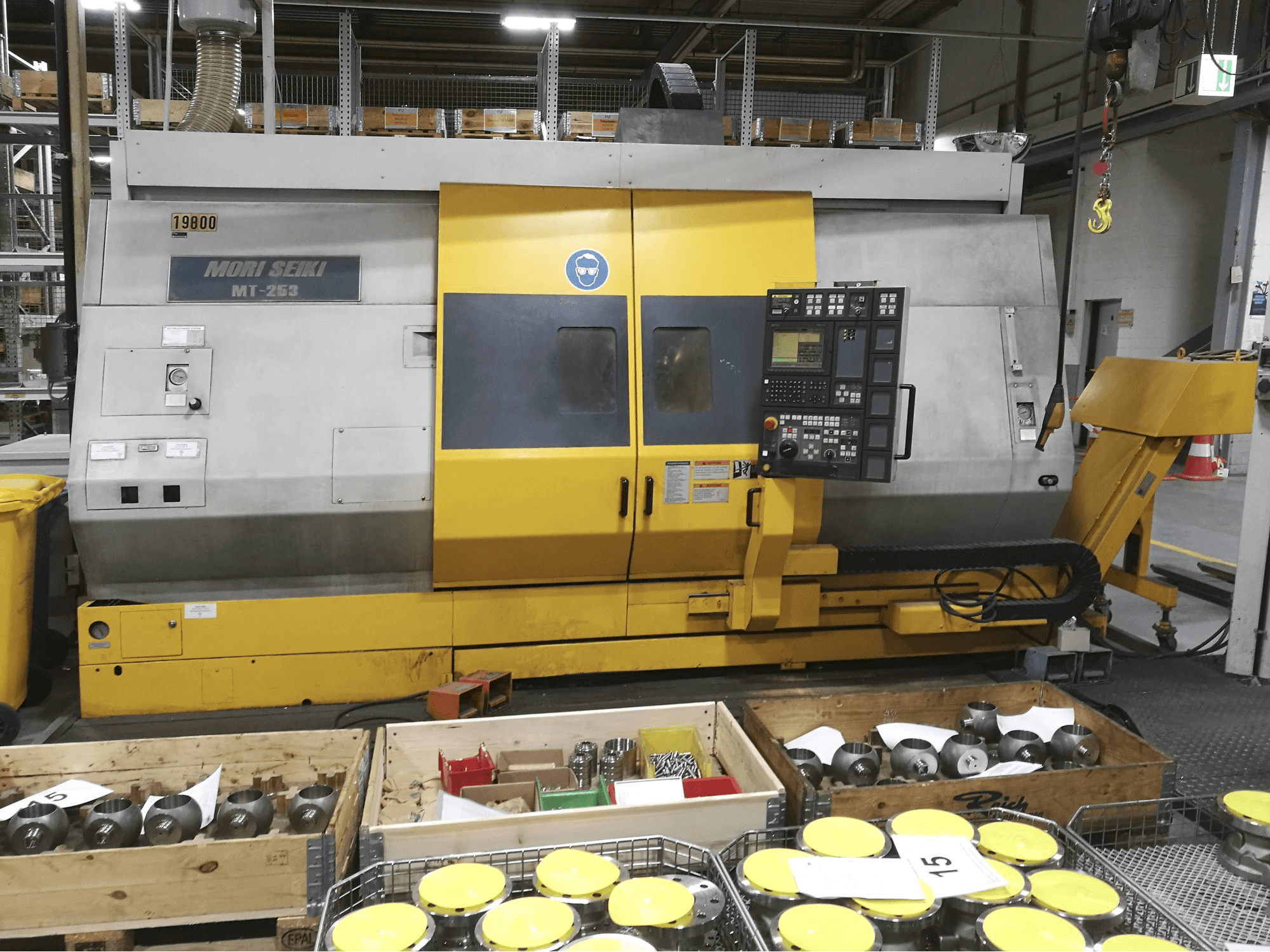 Vooraanzicht van MORI SEIKI MT-253/1000 machine