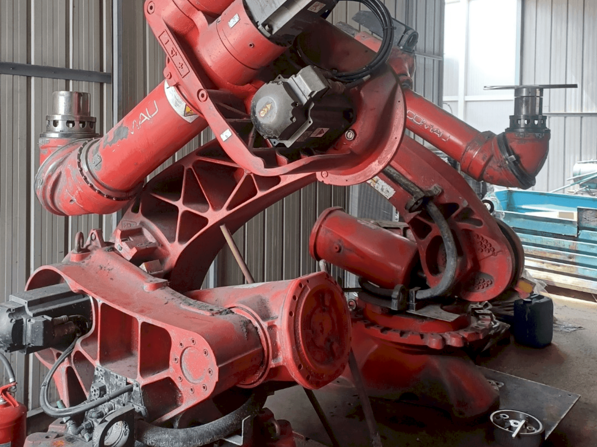 Vooraanzicht van COMAU C4G RCC3 machine