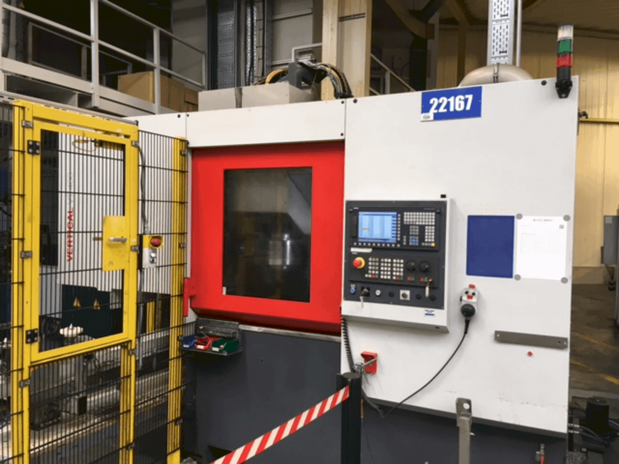 Vooraanzicht van EMCO VT 400 machine