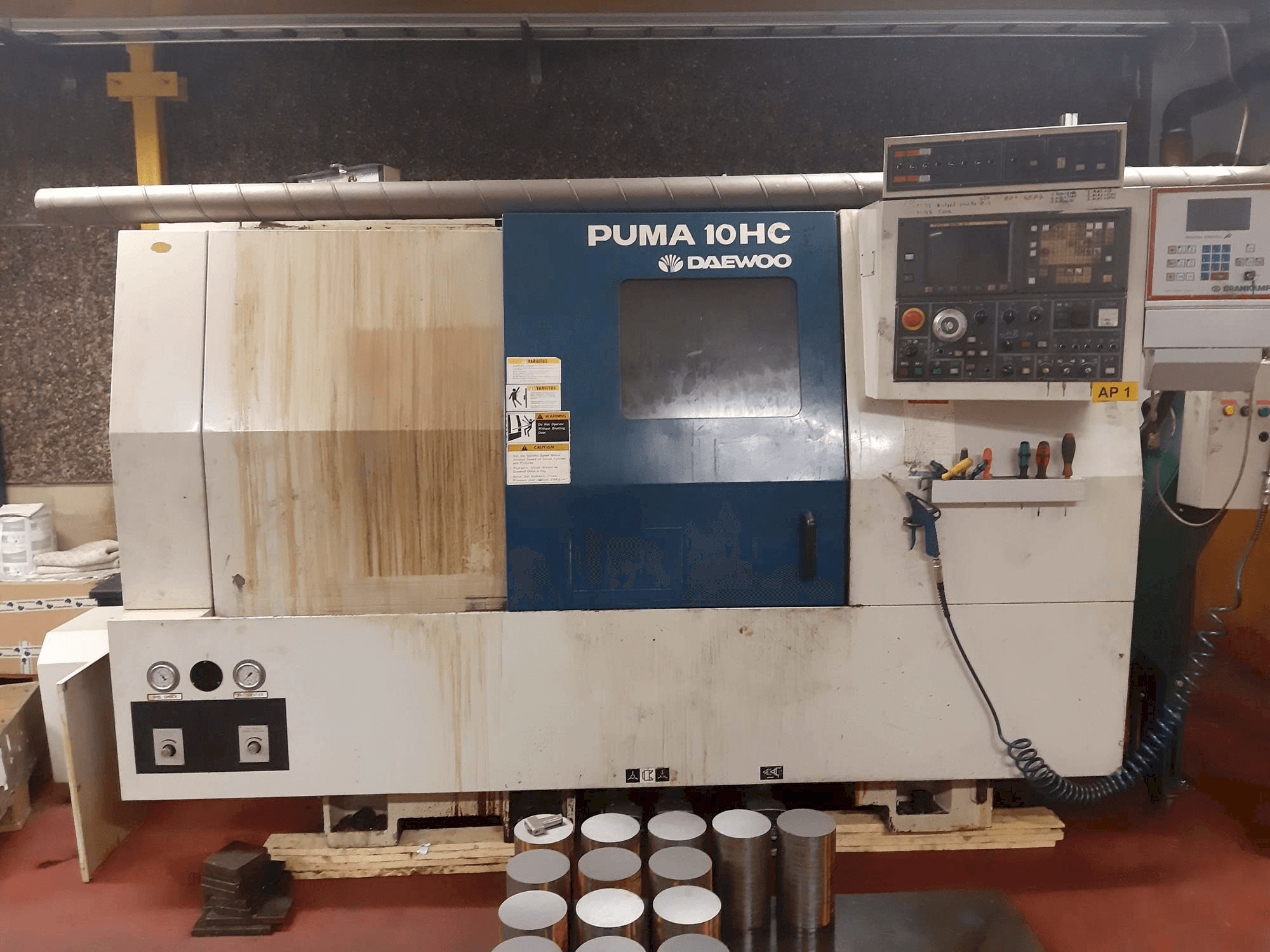 Vooraanzicht van DAEWOO Puma 10 HC machine