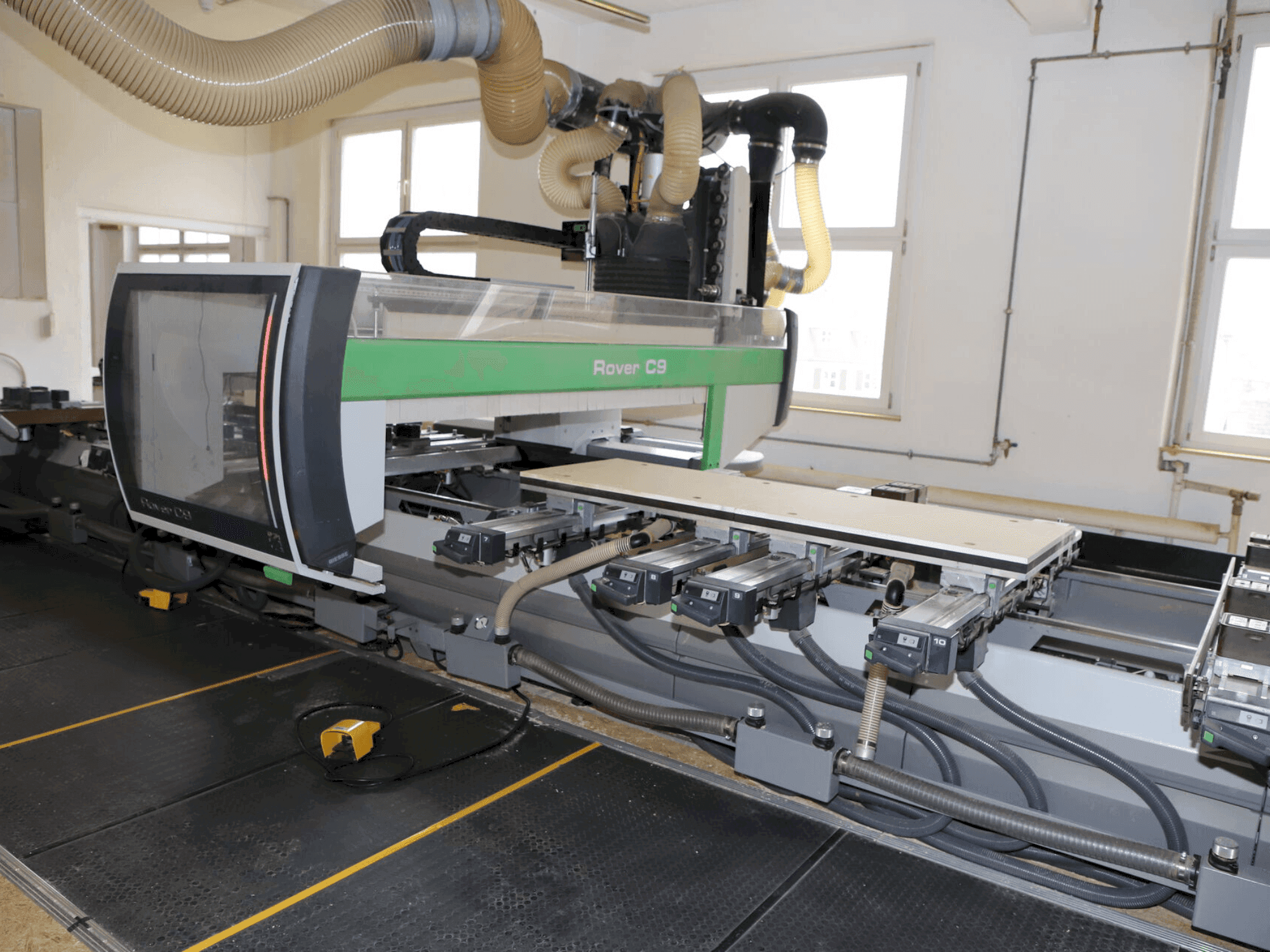 Vooraanzicht van BIESSE ROVER C 9.65 machine