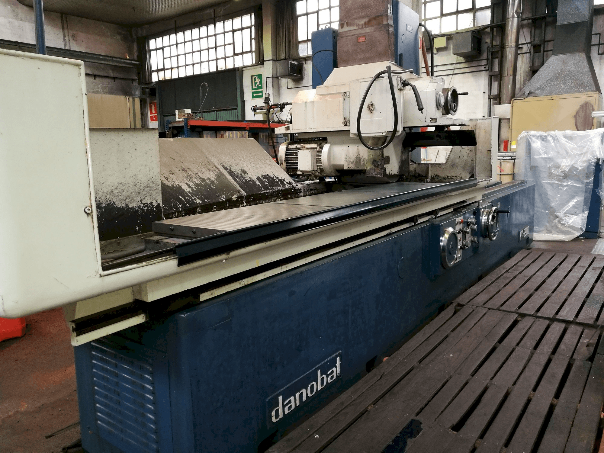 Vooraanzicht van DANOBAT RT-2500 machine