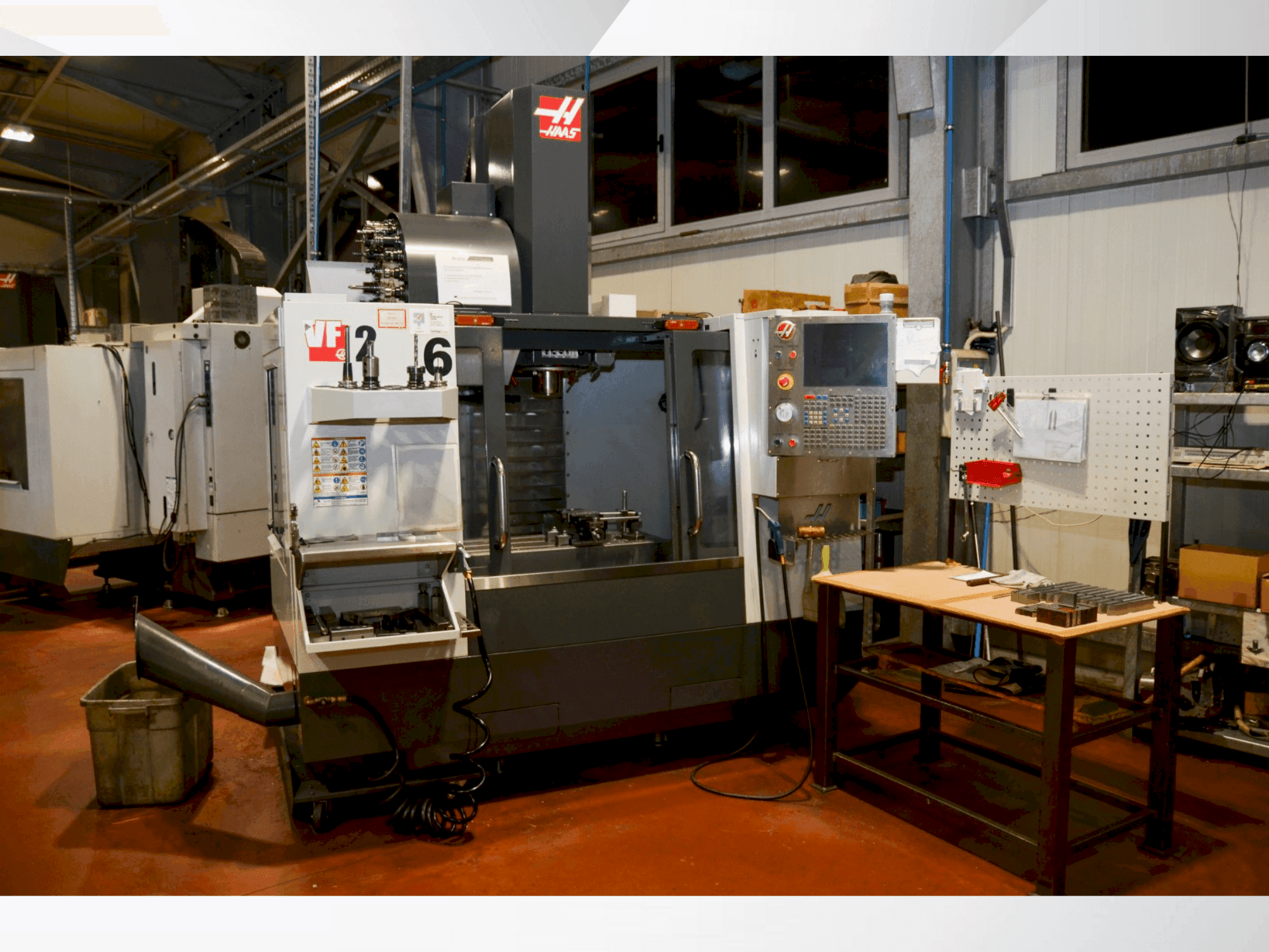 Vooraanzicht van HAAS VF 2 machine
