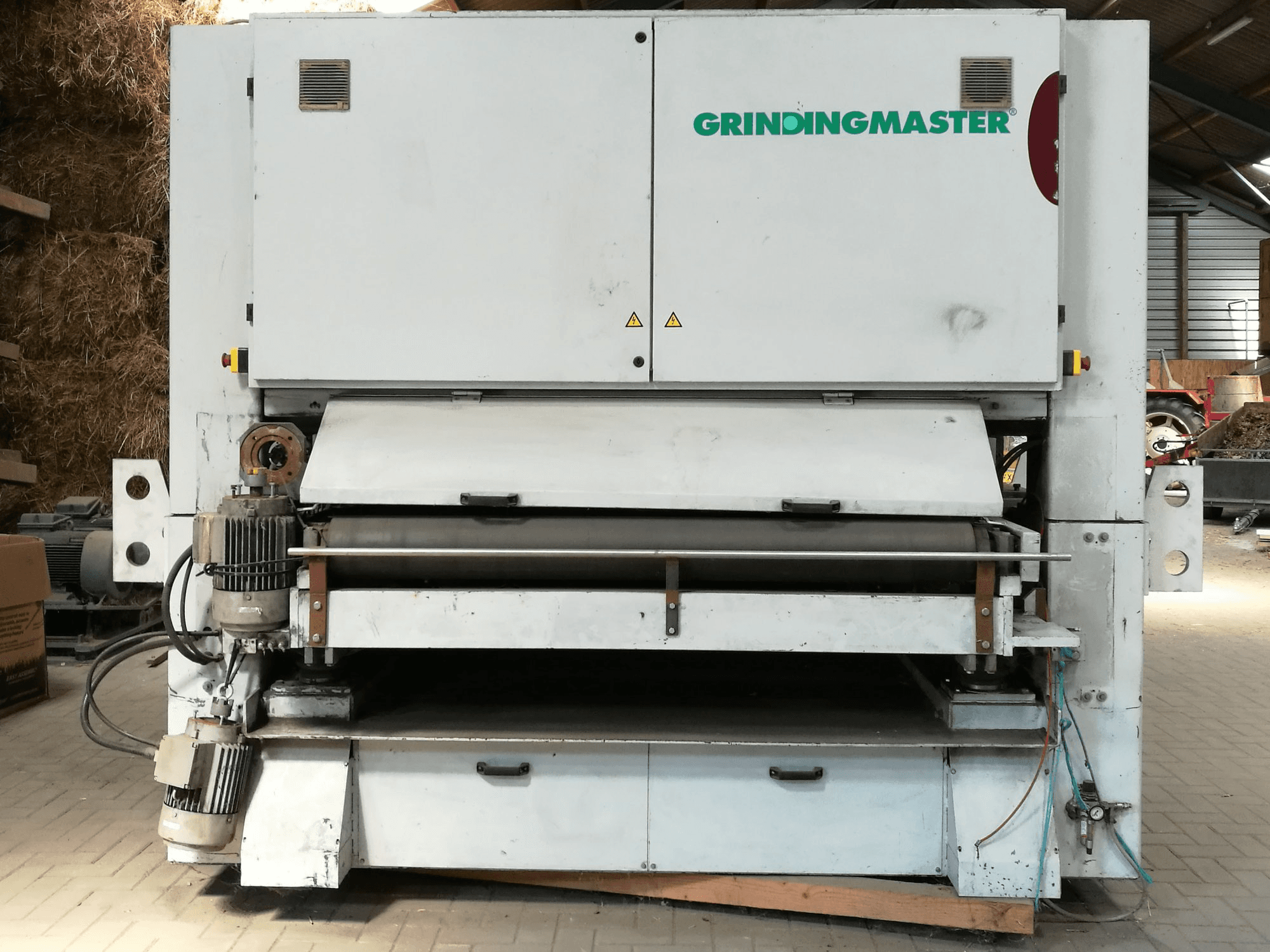 Vooraanzicht van TIMESAVERS MB-2-1600 Z2 machine