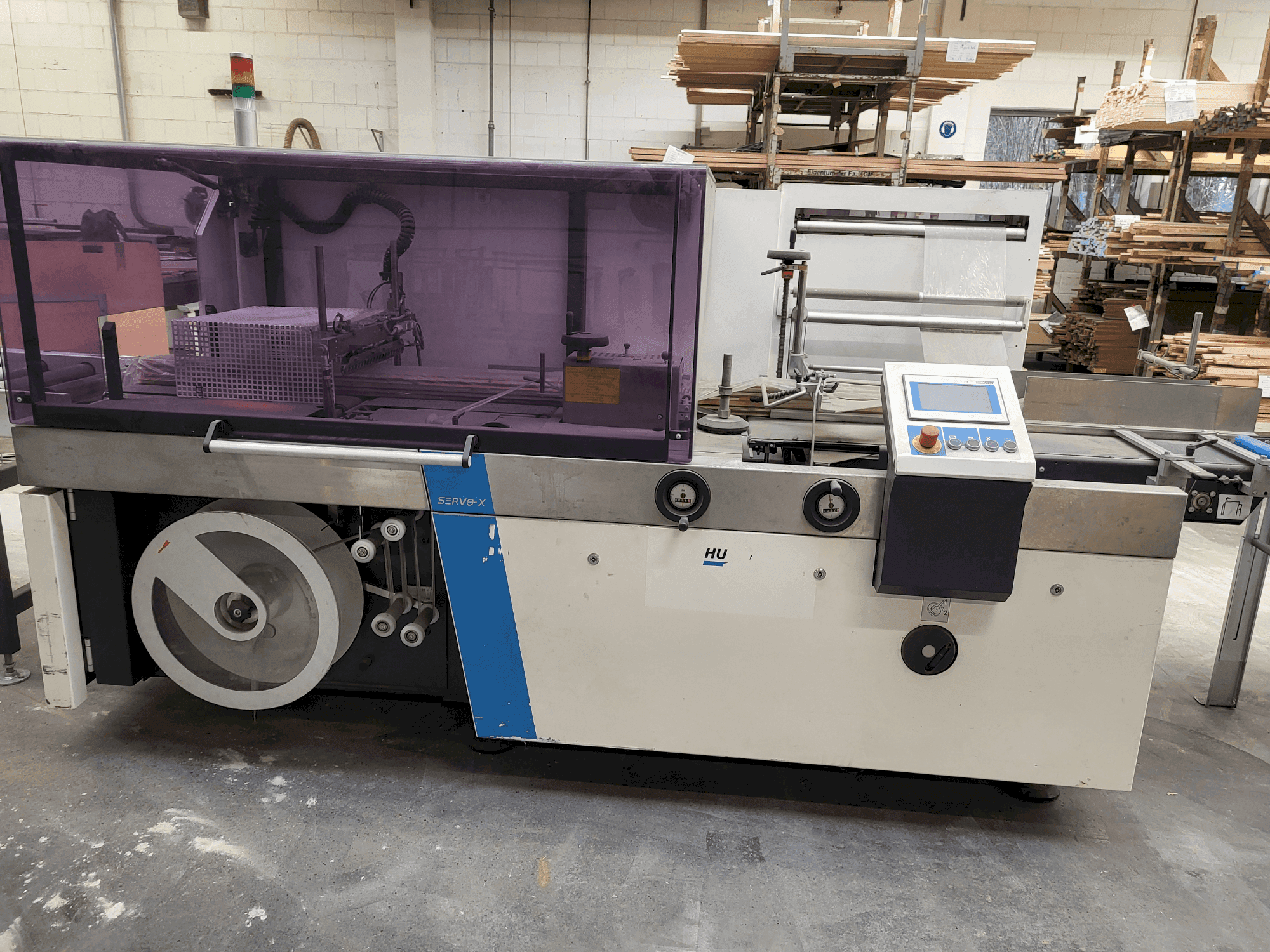 Vooraanzicht van HUGO BECK servo X machine