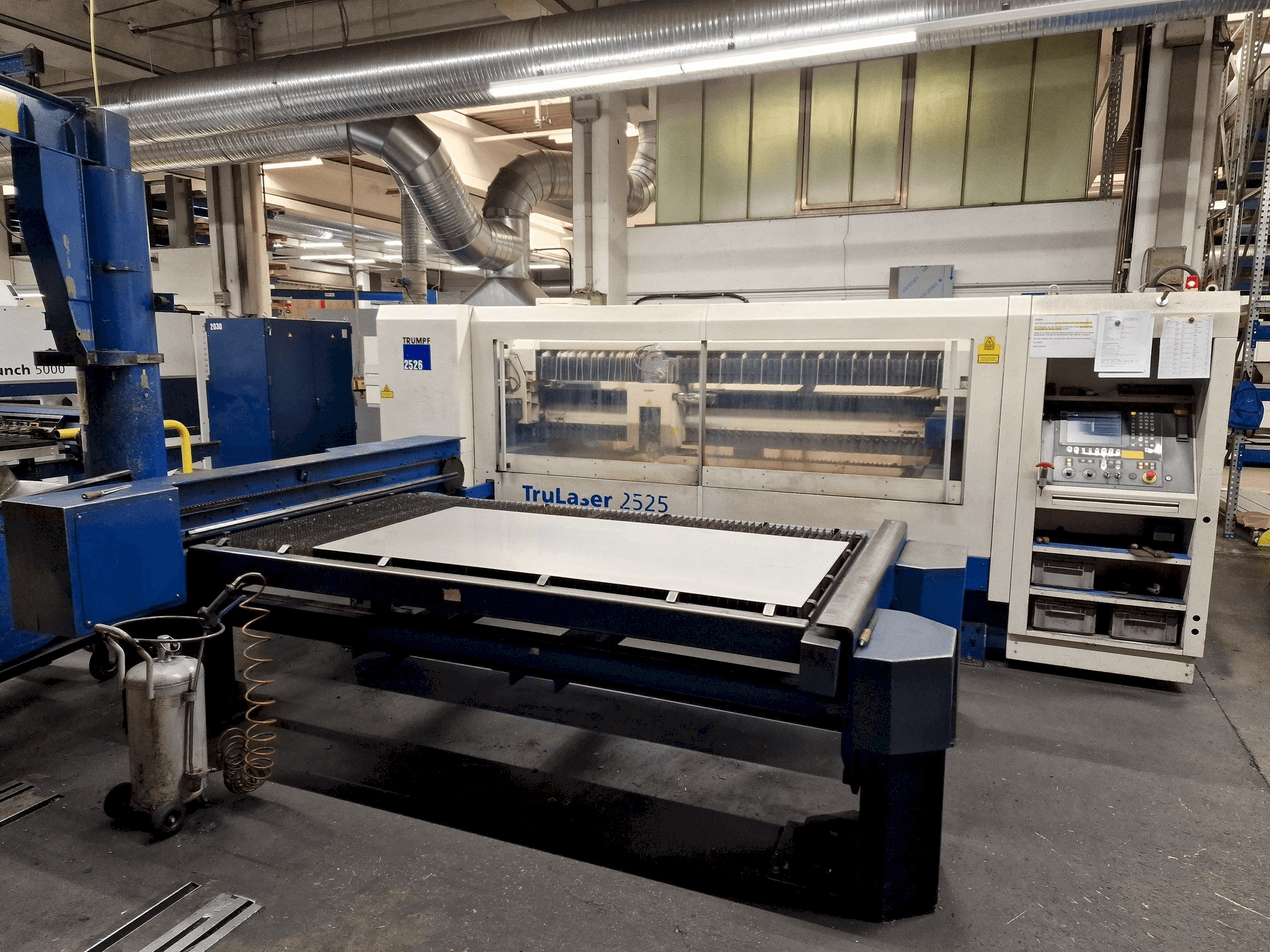 Vooraanzicht van Trumpf TruLaser 2525 4kW machine