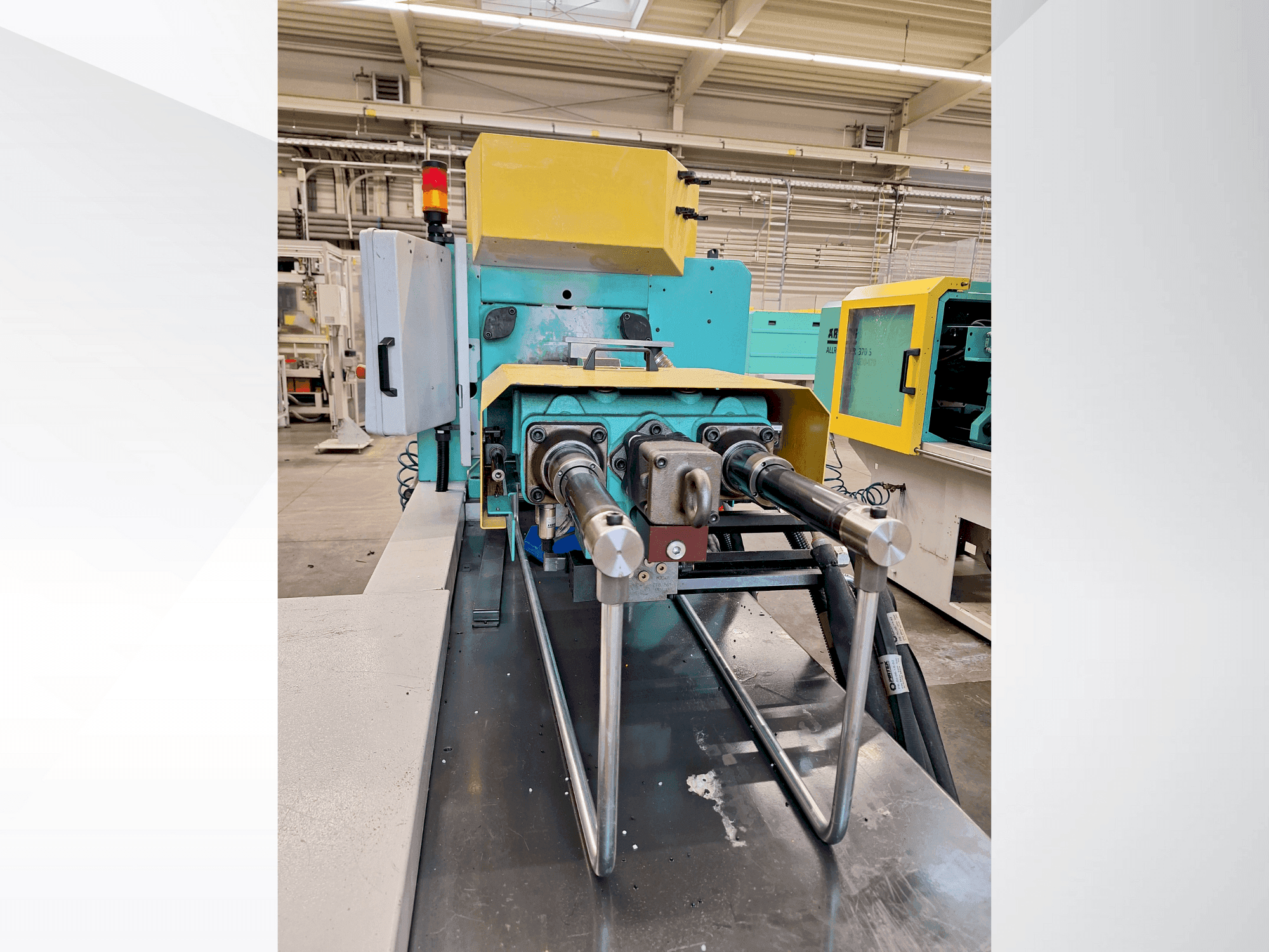 Vooraanzicht van Arburg 370 S 600-170 machine