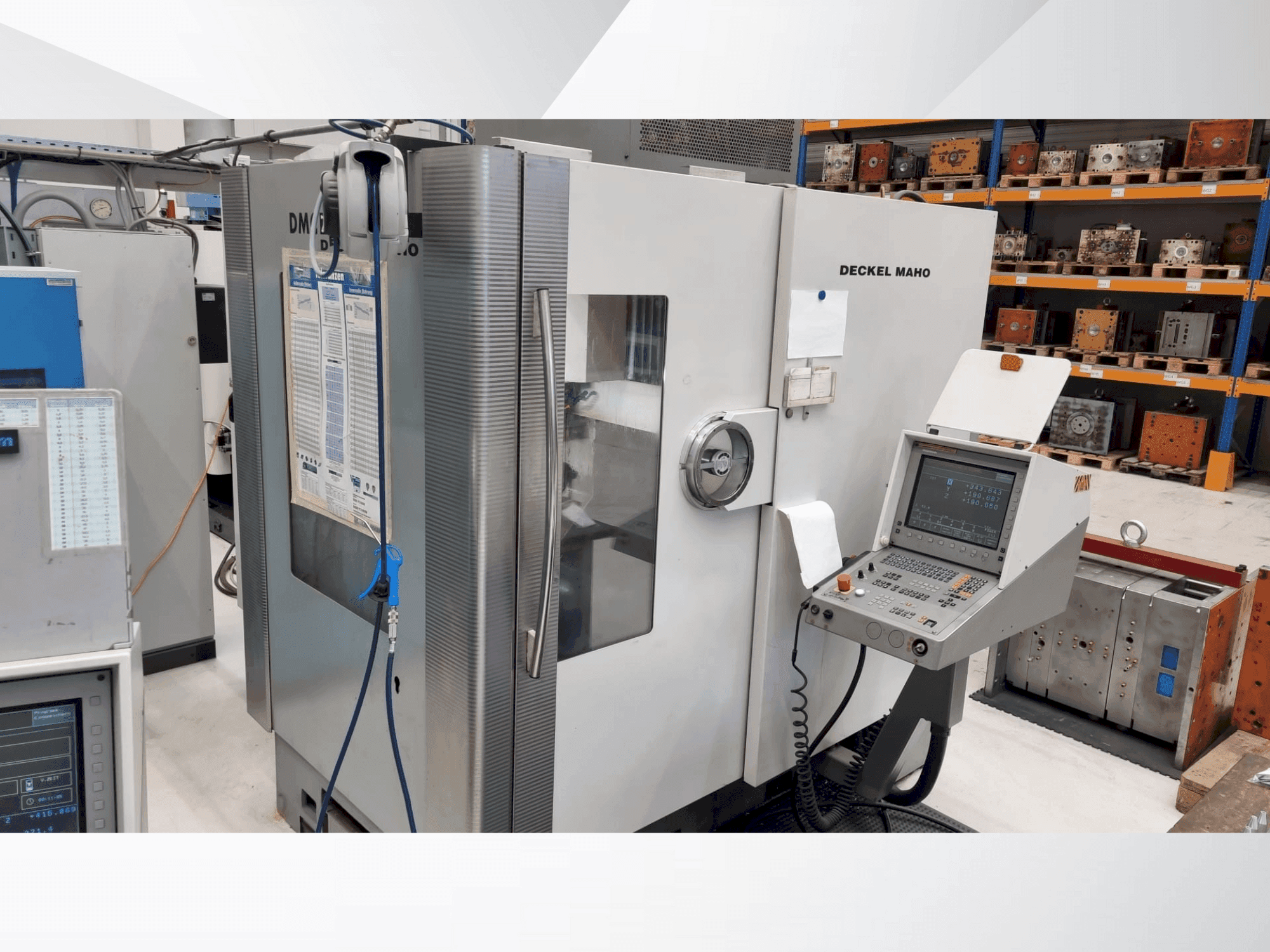 Vooraanzicht van DECKEL MAHO DMC 70 V machine