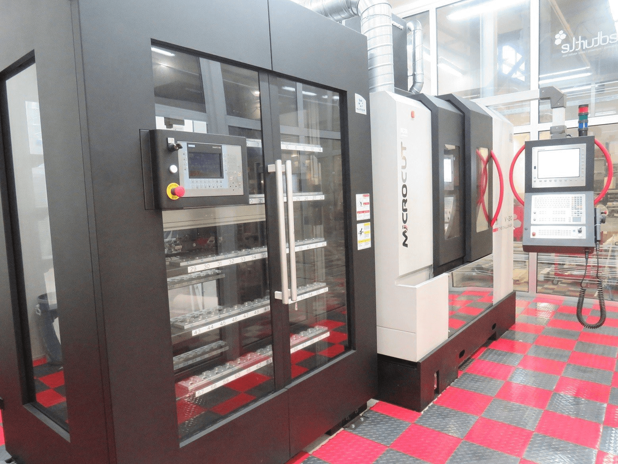 Vooraanzicht van MICROCUT V-20G machine