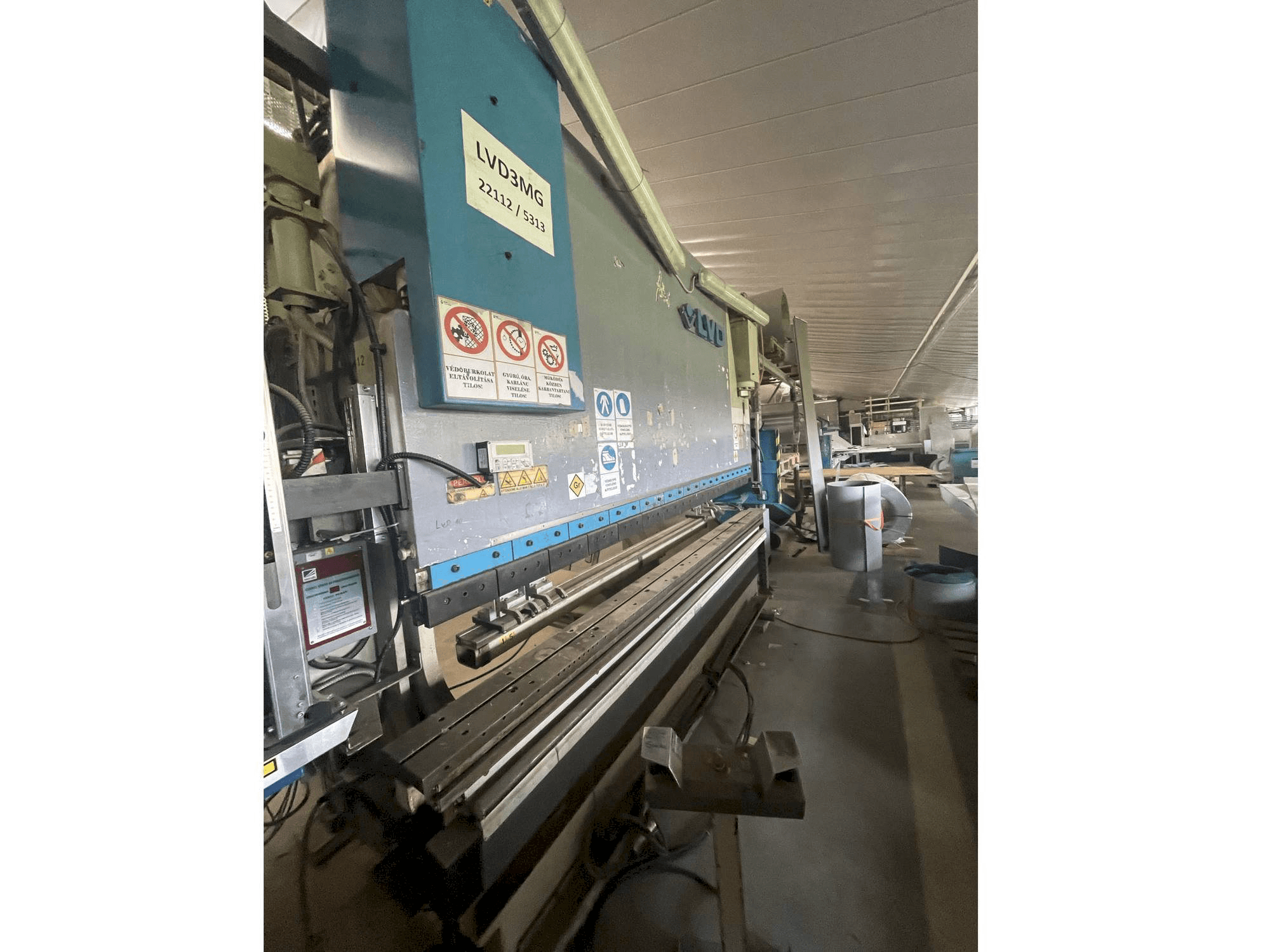 Vooraanzicht van LVD Ppeb 110/30 machine